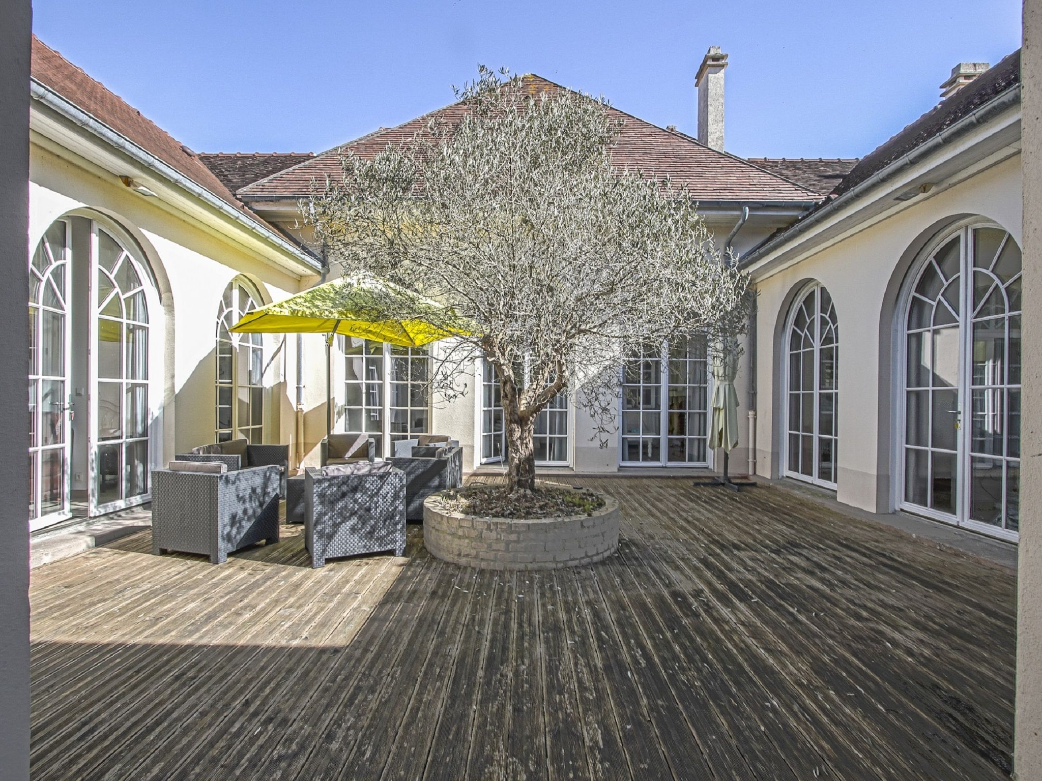   GUYBERNINE MAISON