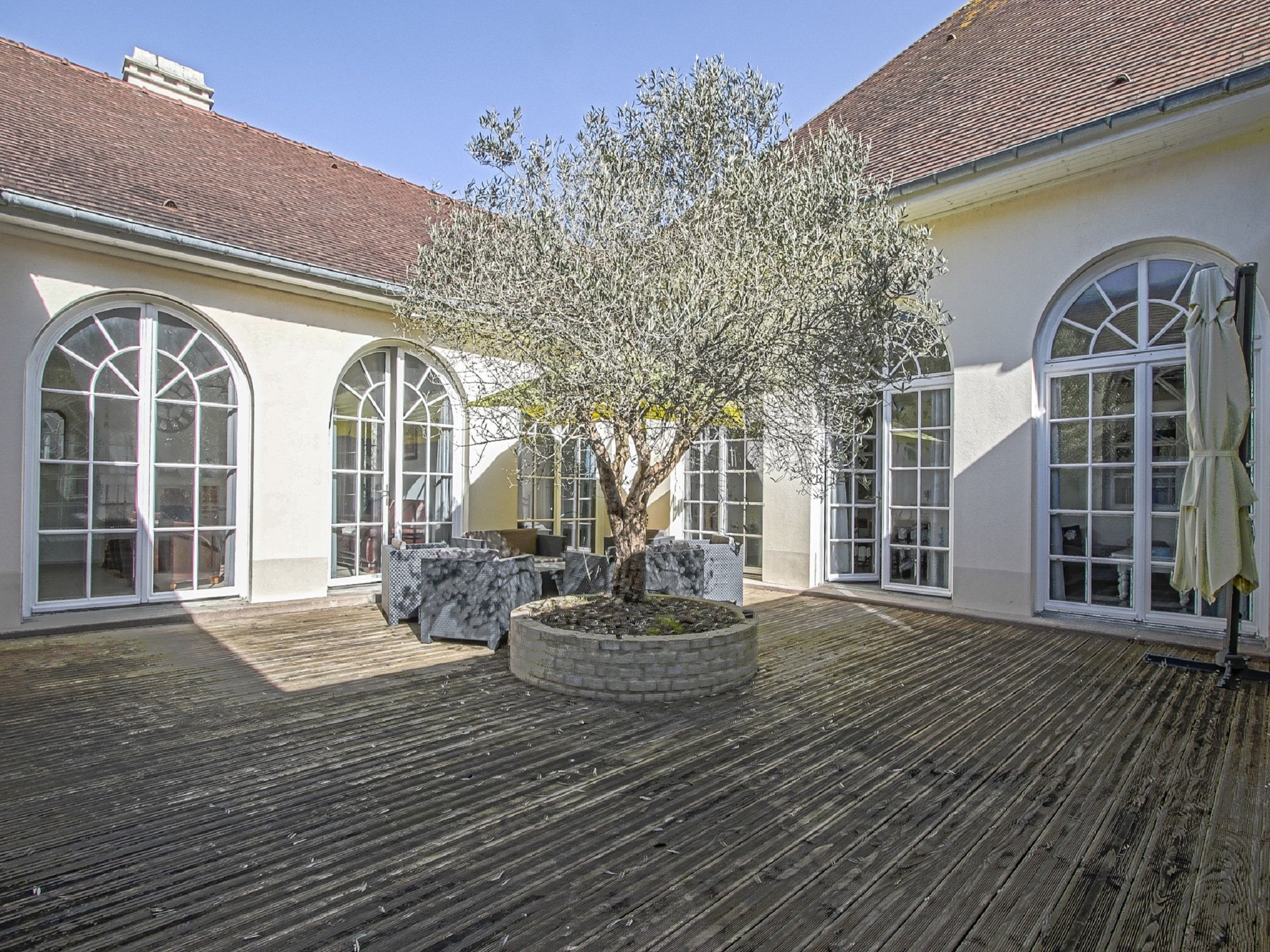   GUYBERNINE MAISON