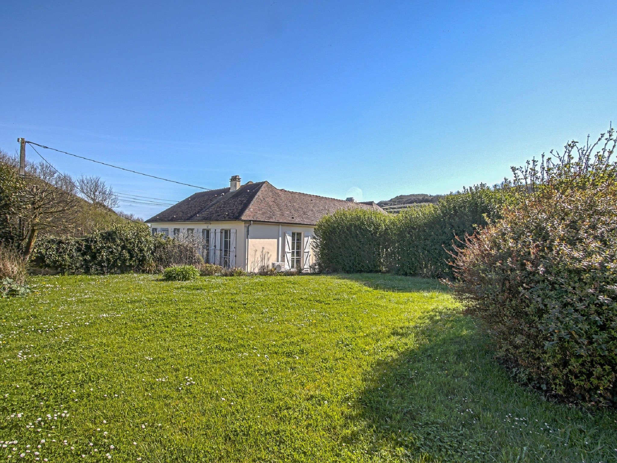   GUYBERNINE MAISON