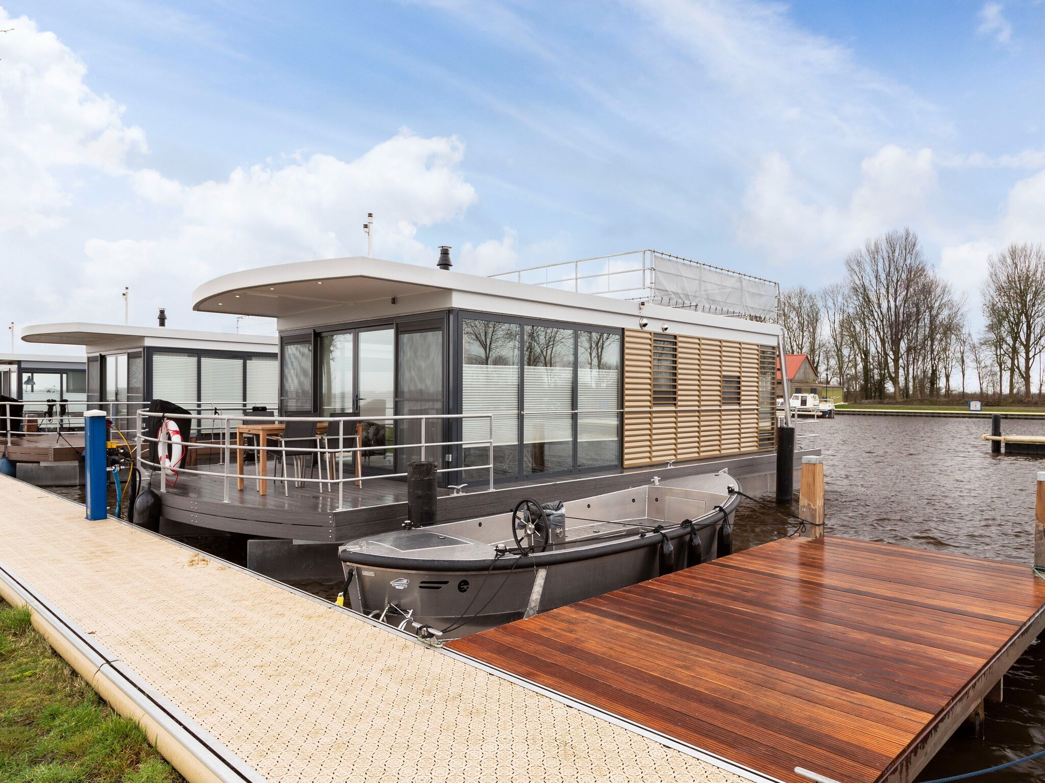   Houseboat Elysium met dakterras