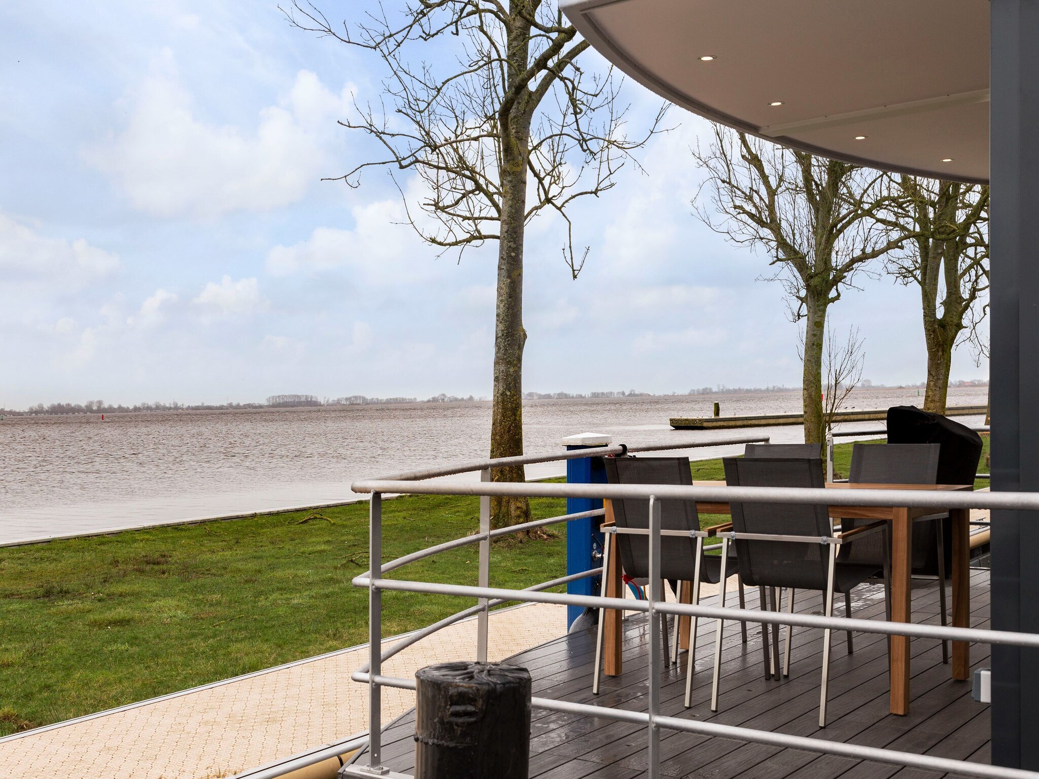   Houseboat Elysium met dakterras