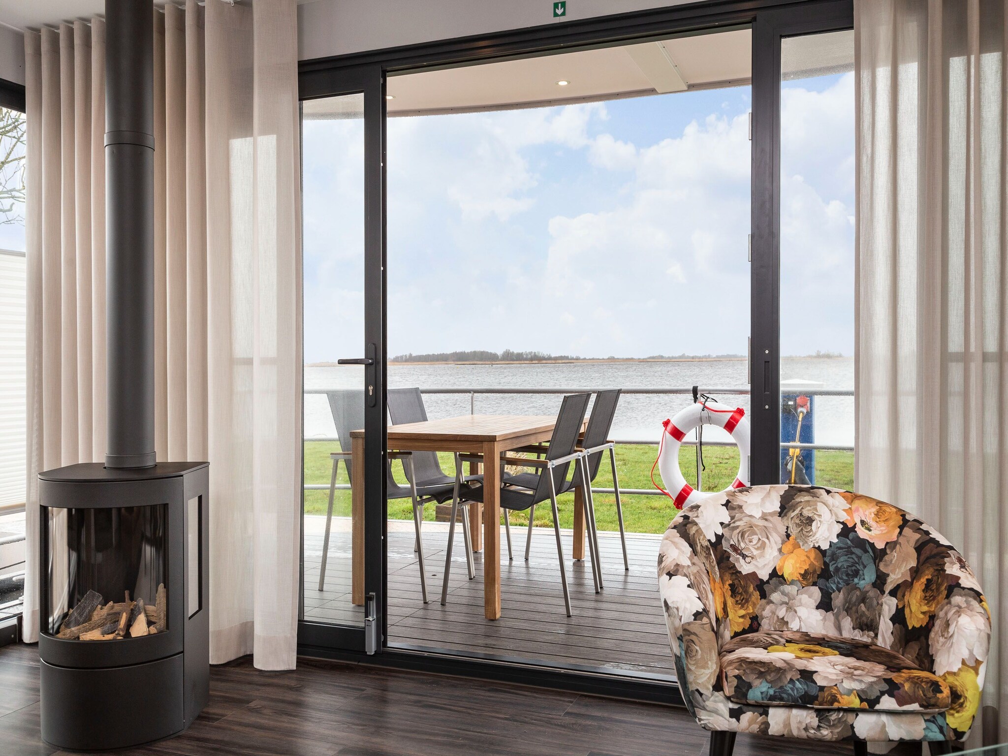   Houseboat Elysium met dakterras