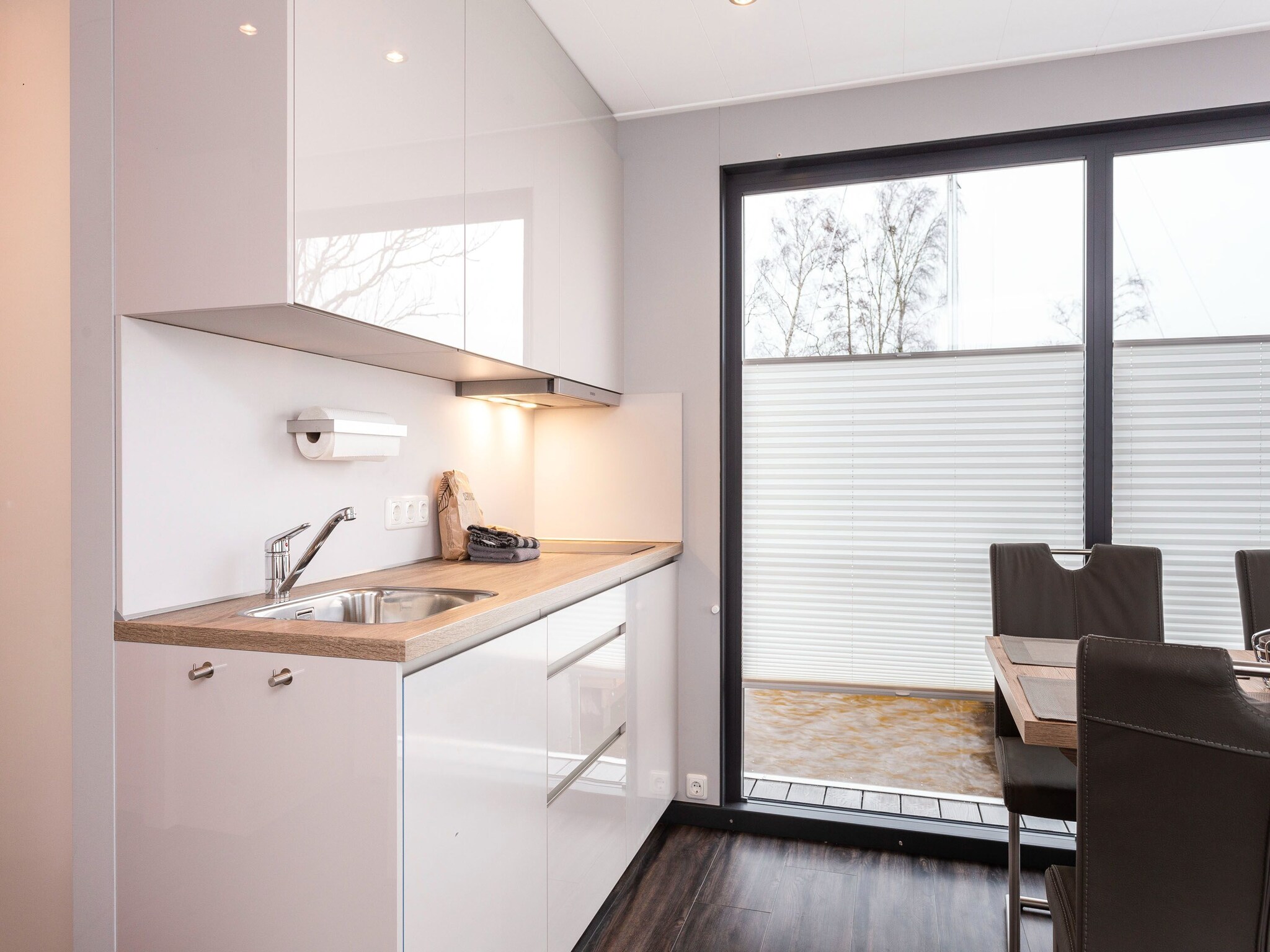   Houseboat Elysium met dakterras