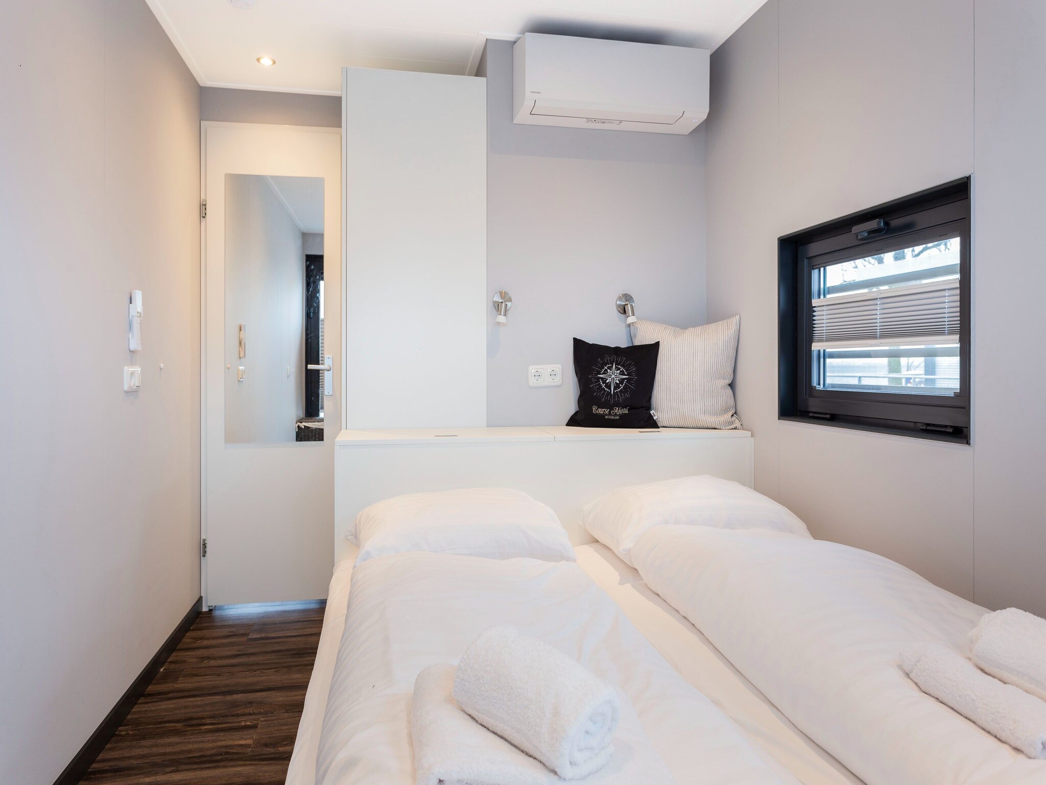   Houseboat Elysium met dakterras