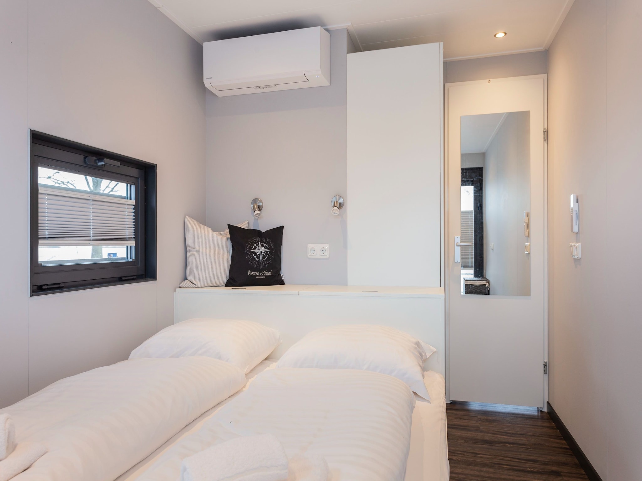   Houseboat Elysium met dakterras
