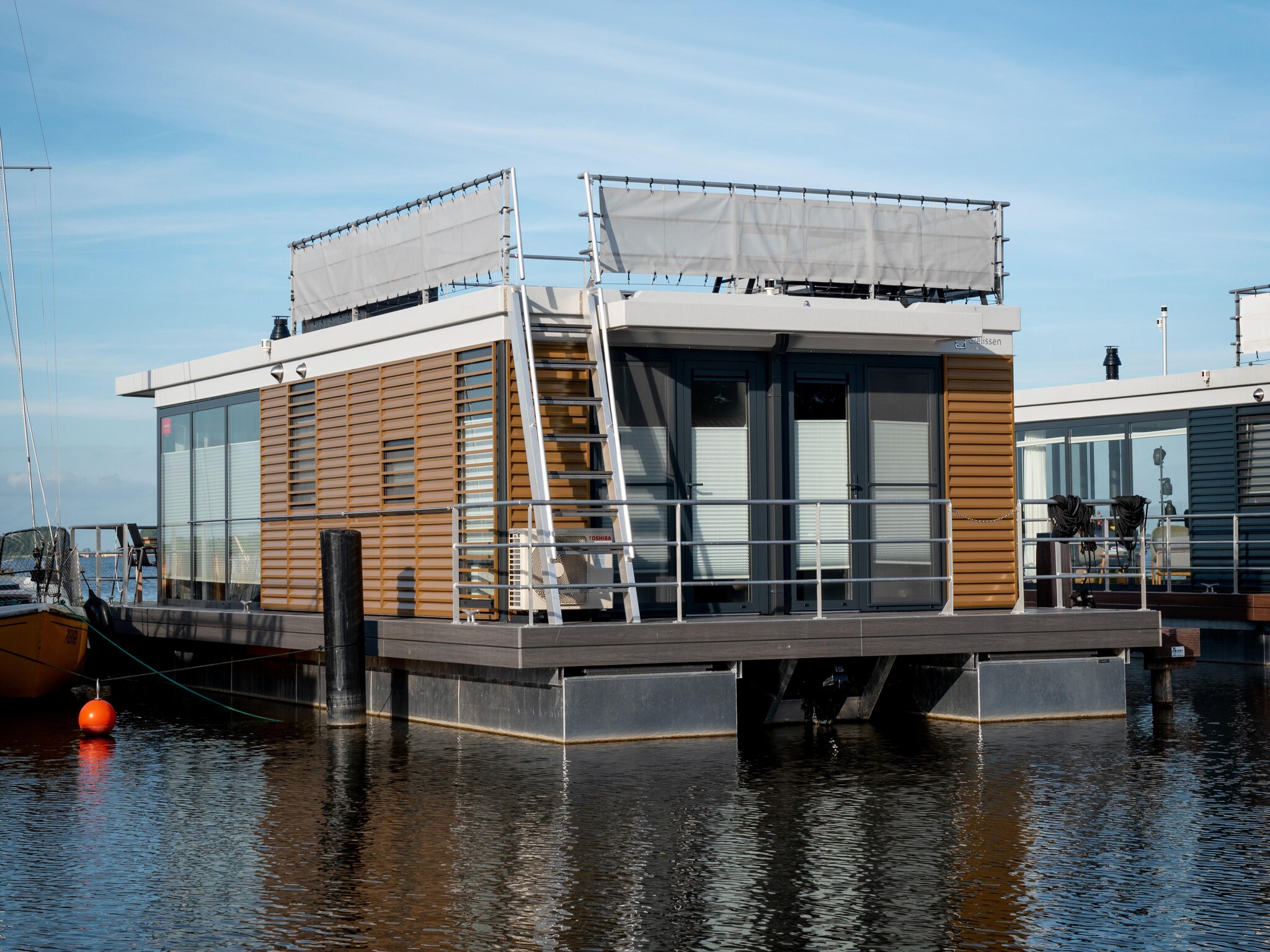   Houseboat Elysium met dakterras