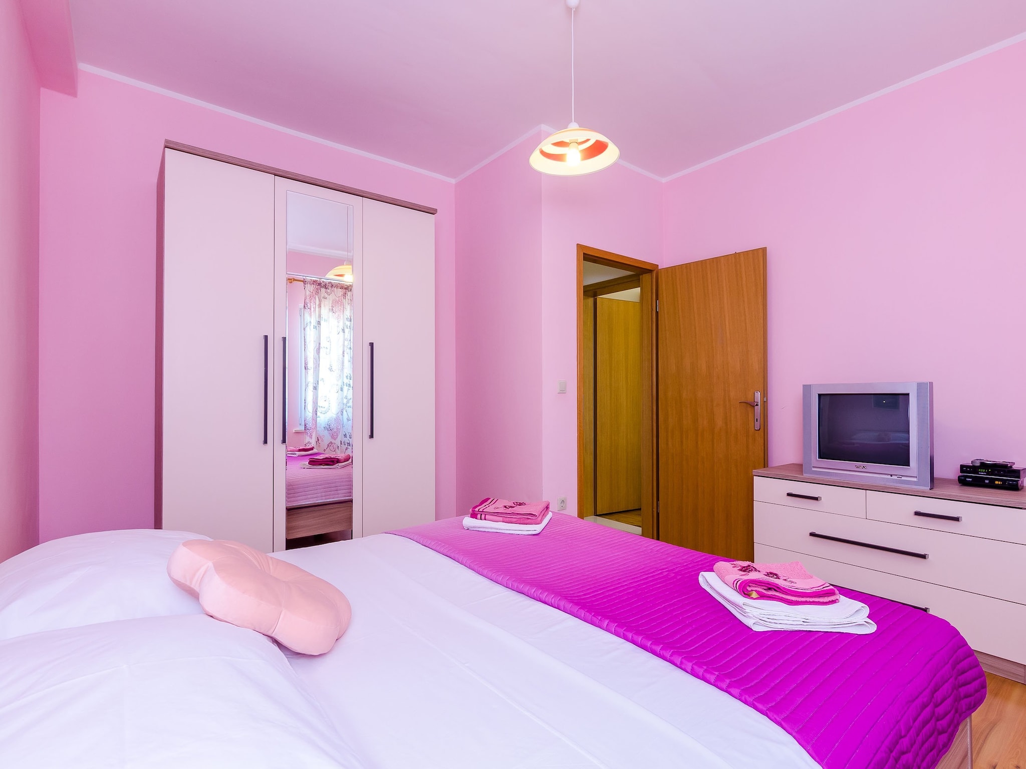 Lomatalo Villa Mateo - Three Bedroom Apartment with Terrace