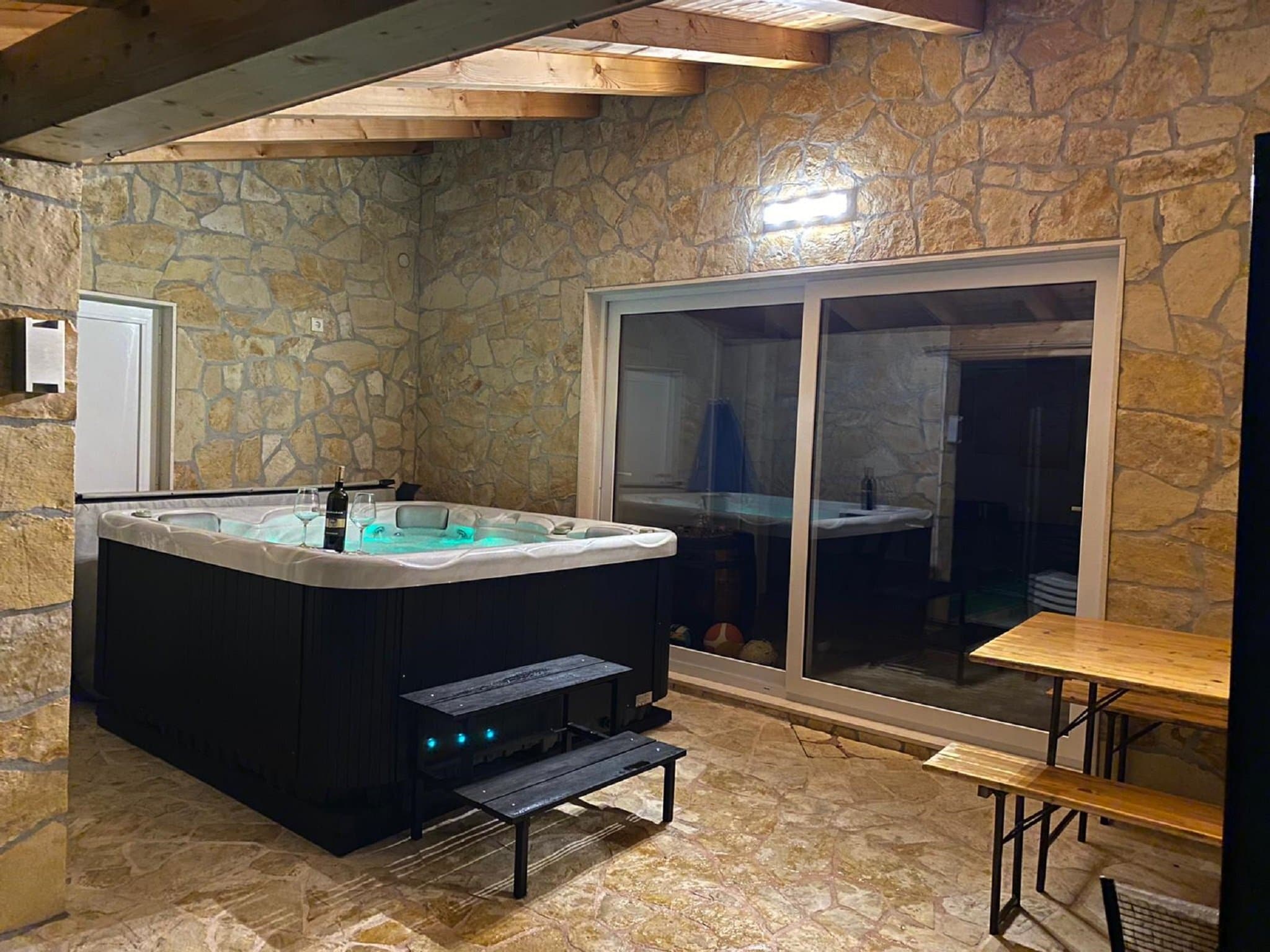 Lomatalo Villa Mateo - Three Bedroom Apartment with Terrace