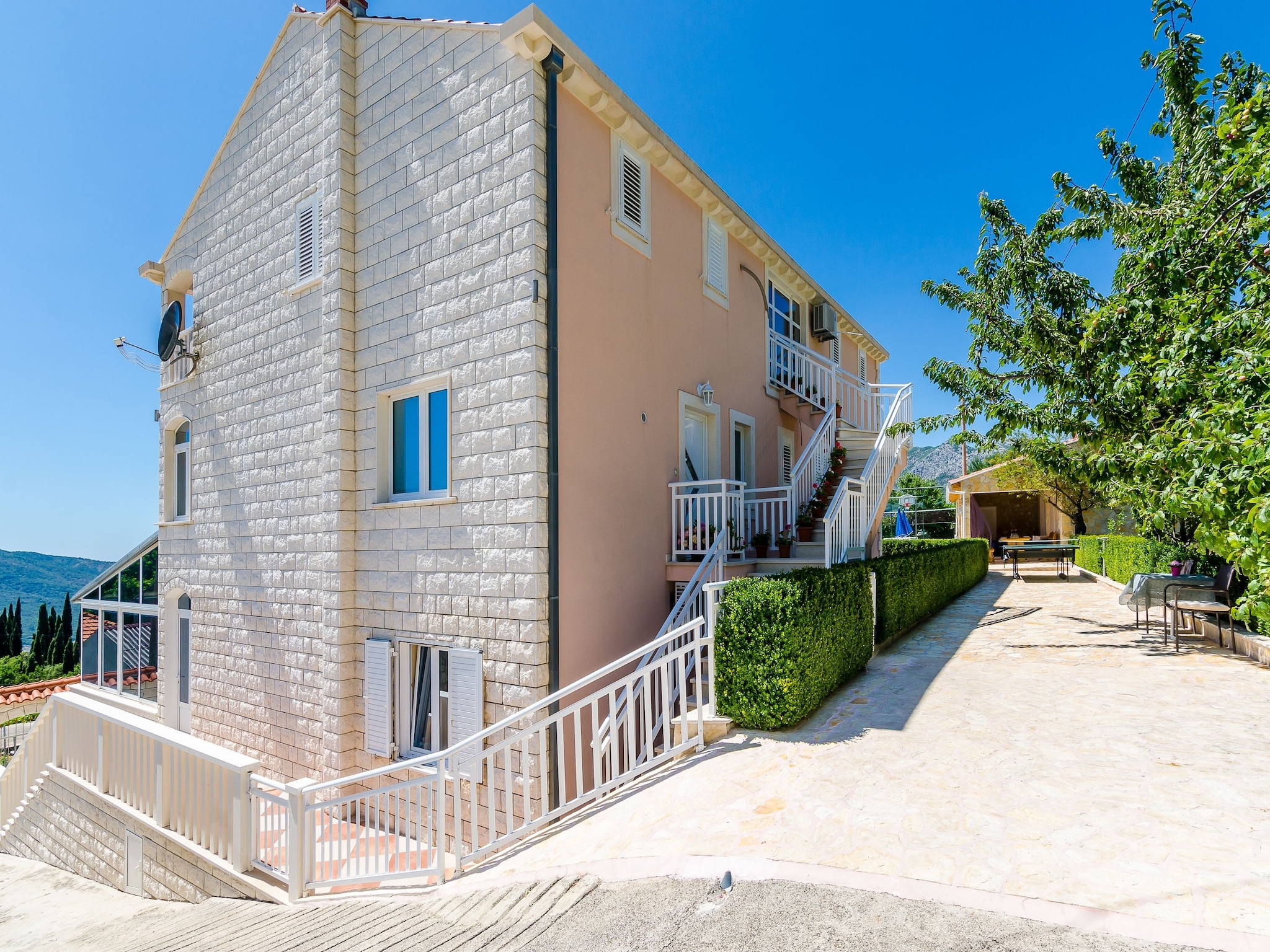 Lomatalo Villa Mateo - Three Bedroom Apartment with Terrace