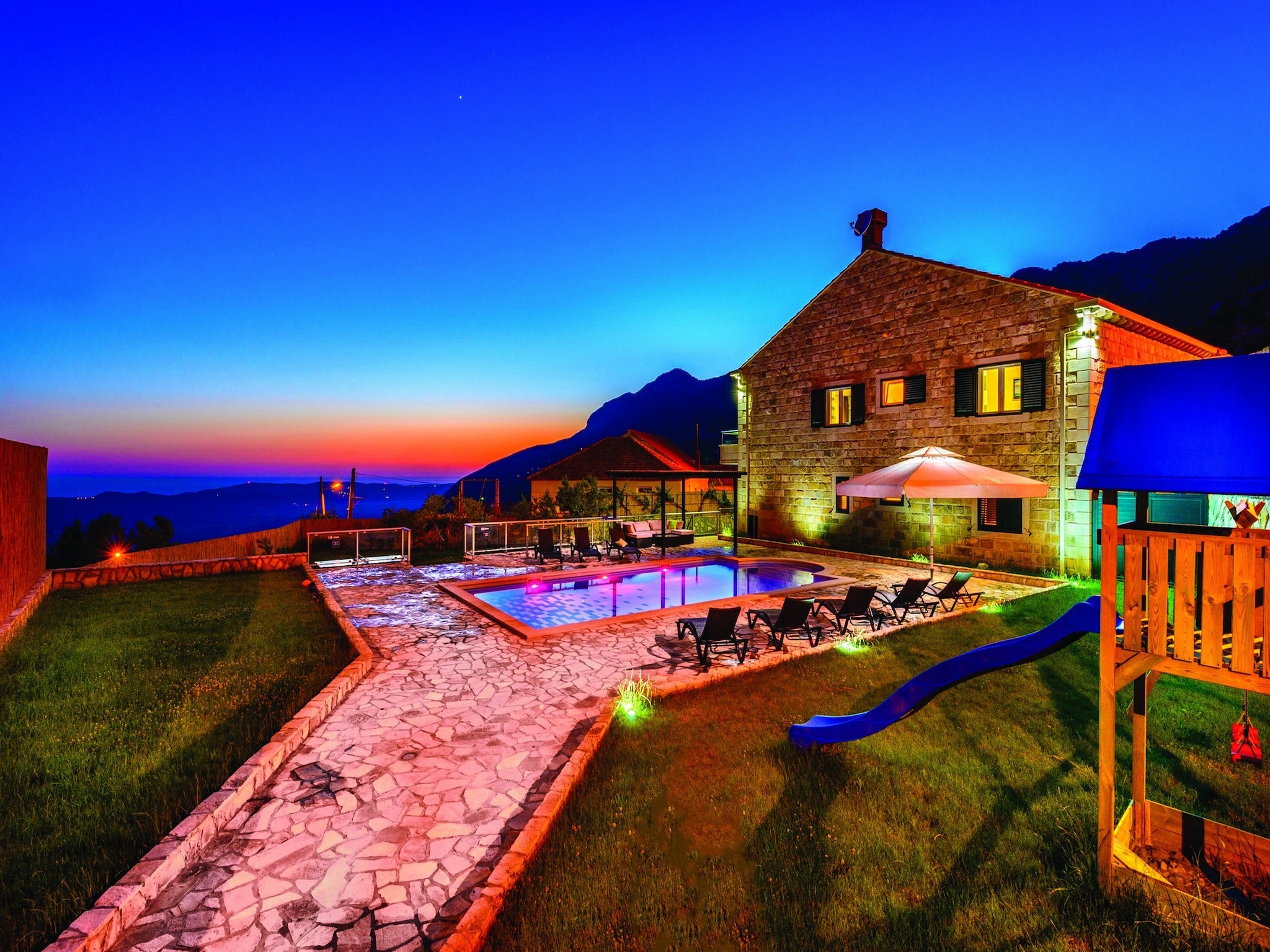 Dům Villa Pave - Six-Bedroom Villa with Terrace and Sw
