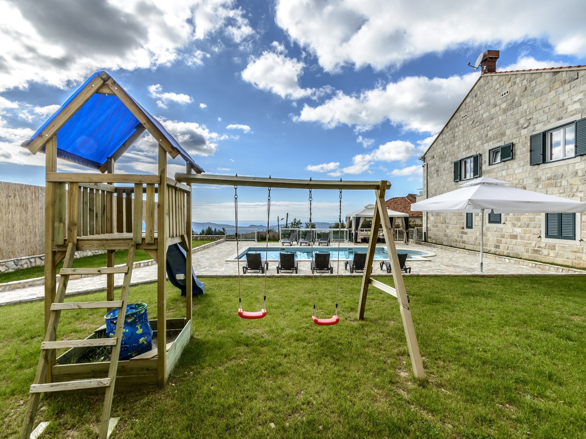 Dům Villa Pave - Six-Bedroom Villa with Terrace and Sw