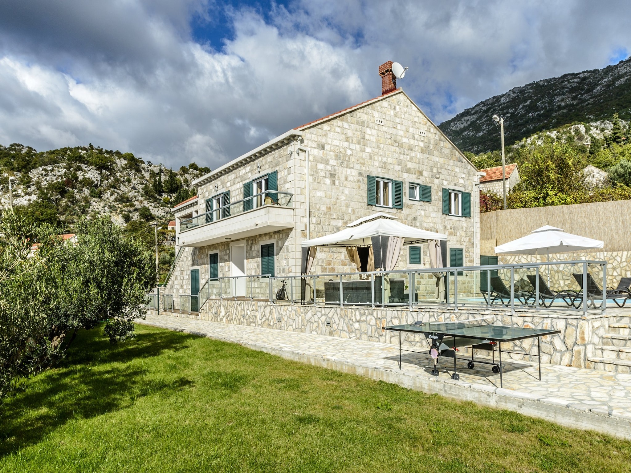 Dům Villa Pave - Six-Bedroom Villa with Terrace and Sw
