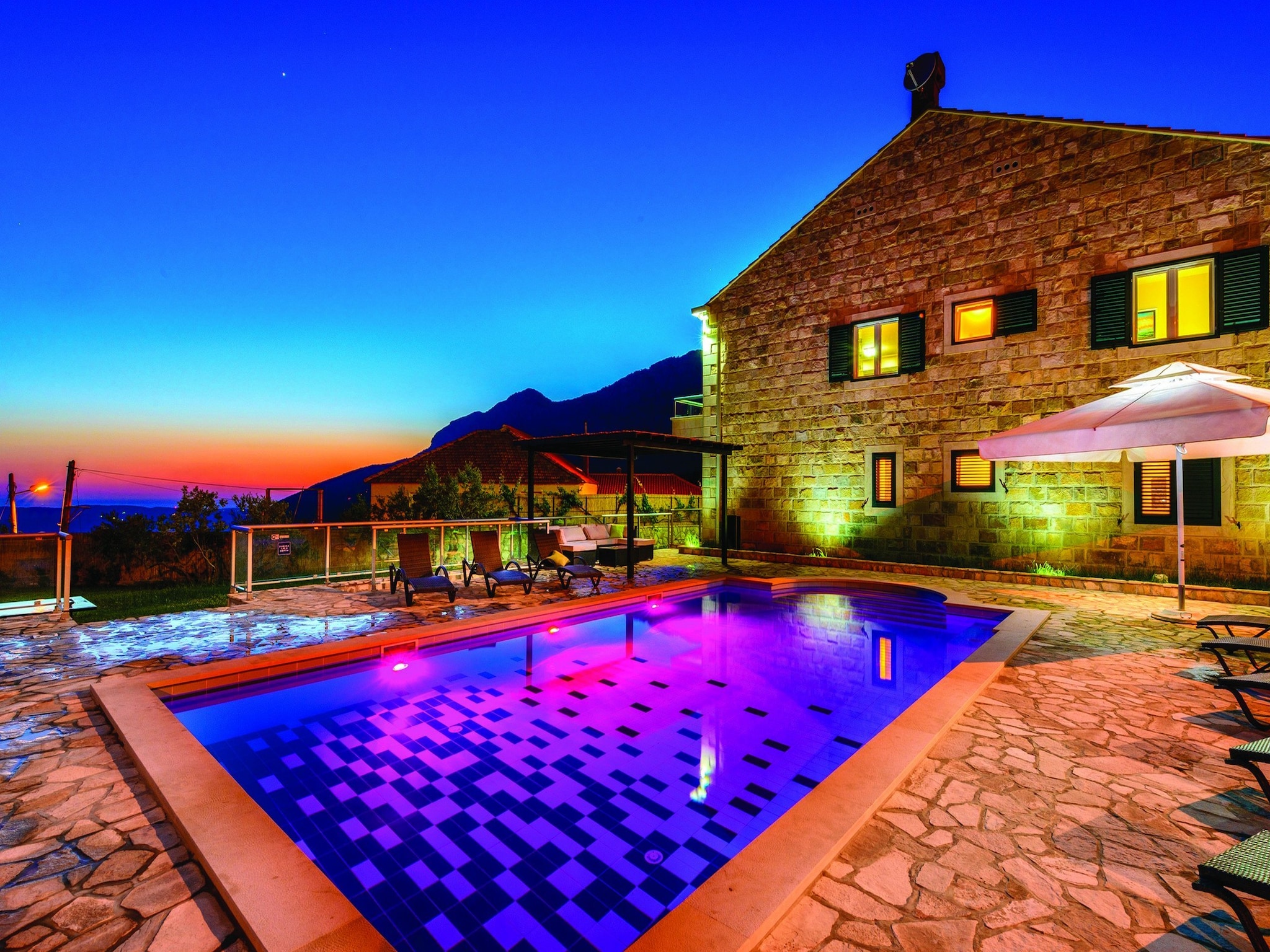 Dům Villa Pave - Six-Bedroom Villa with Terrace and Sw