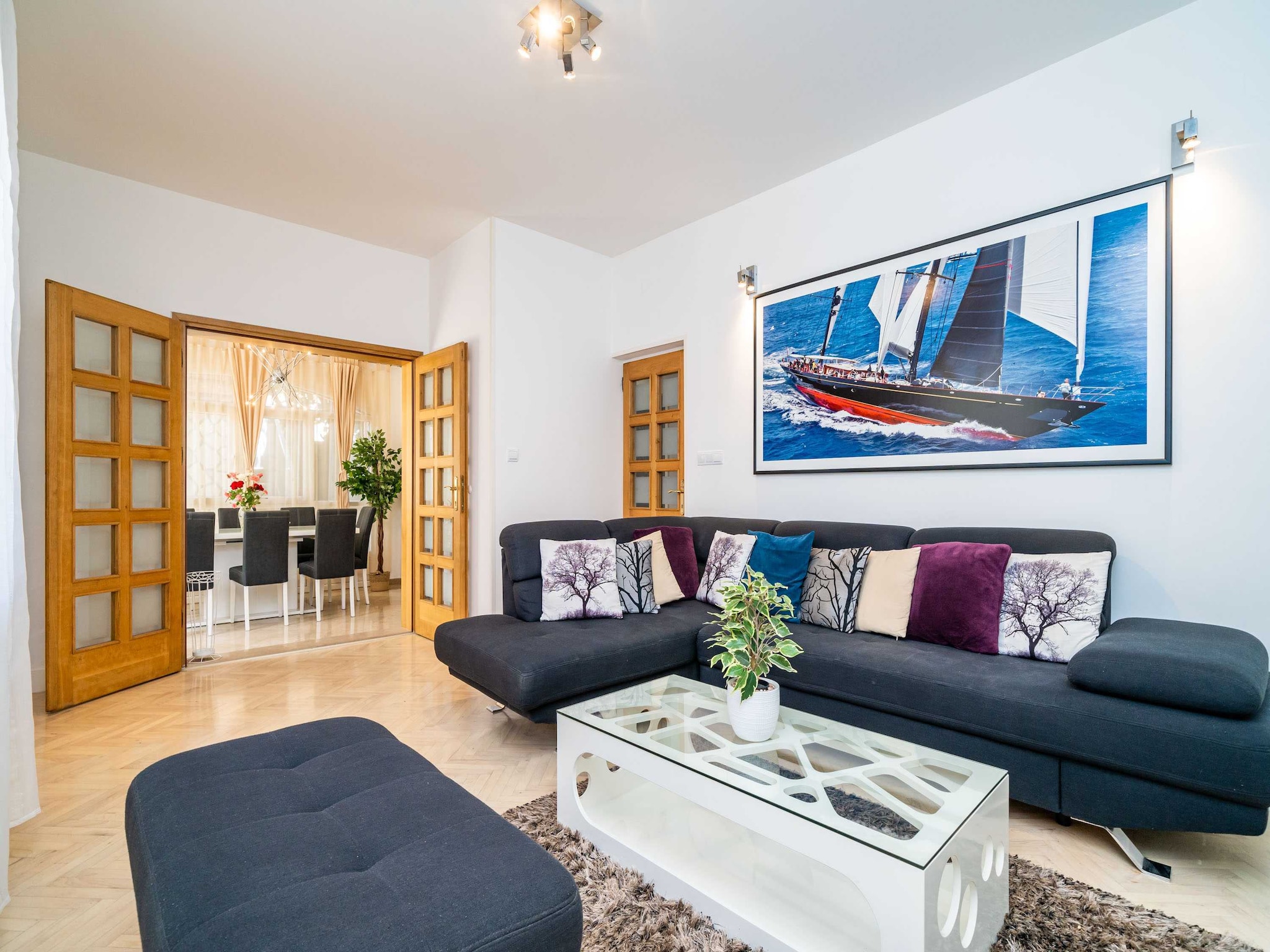   Holiday Home King - Four Bedroom House with Terrac
