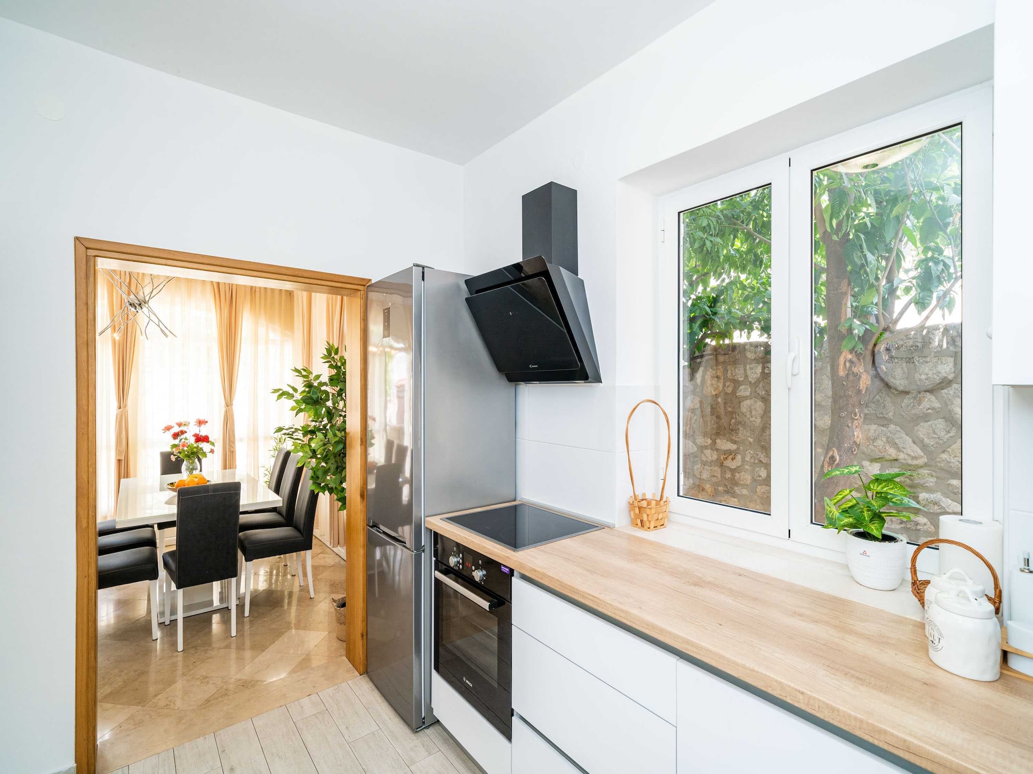   Holiday Home King - Four Bedroom House with Terrac