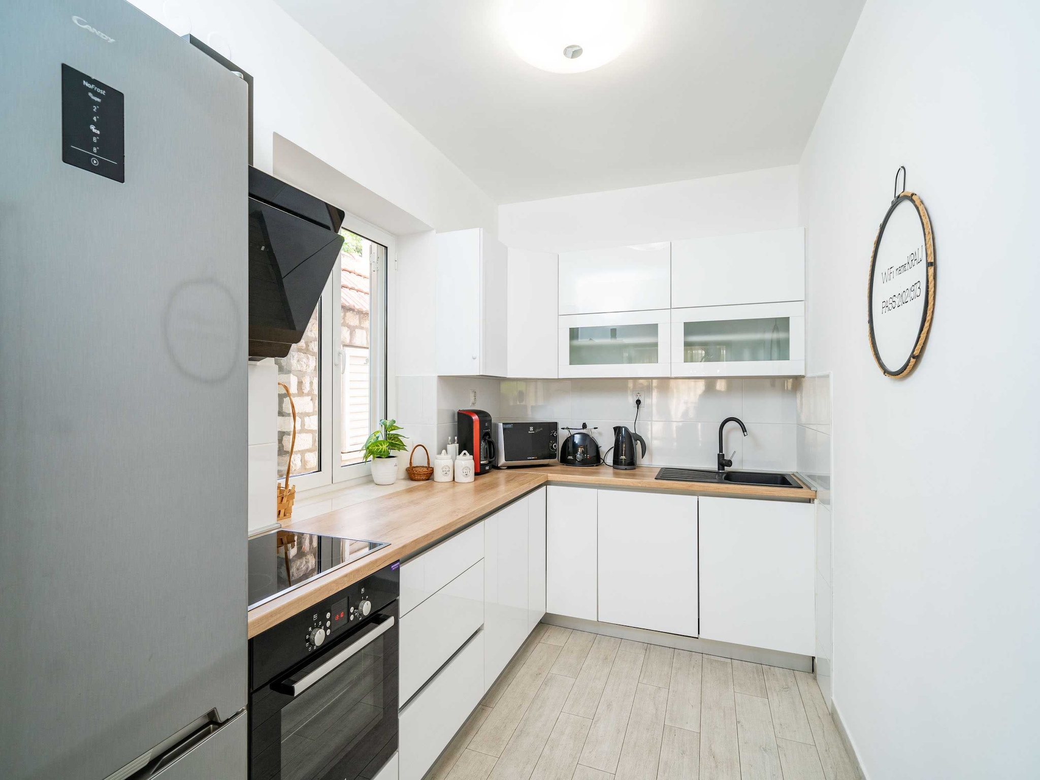   Holiday Home King - Four Bedroom House with Terrac