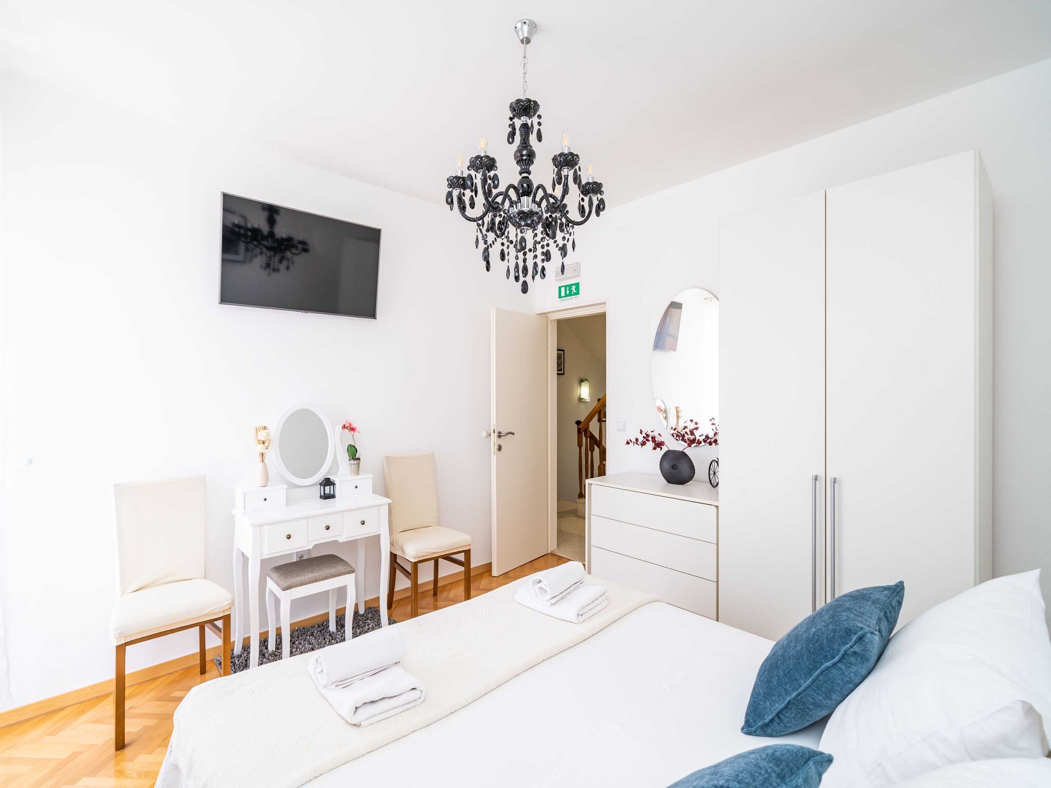   Holiday Home King - Four Bedroom House with Terrac
