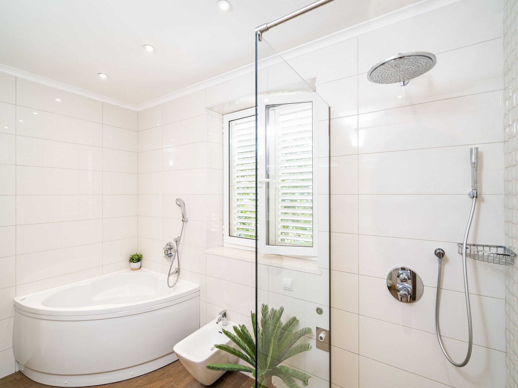   Holiday Home King - Four Bedroom House with Terrac