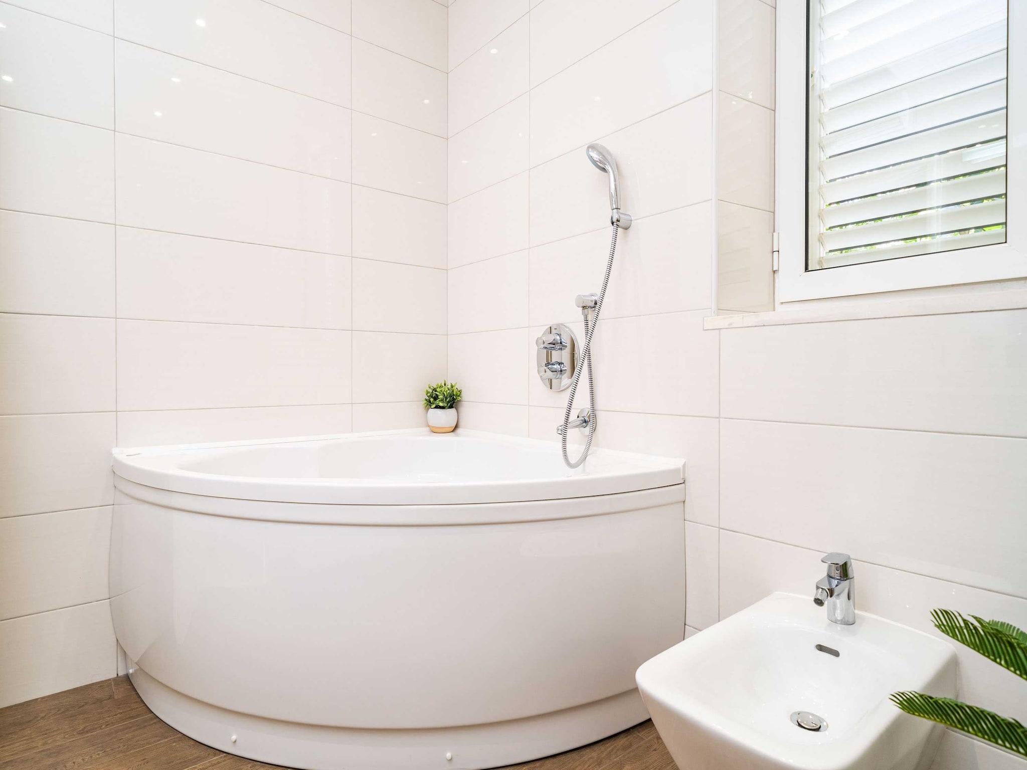   Holiday Home King - Four Bedroom House with Terrac