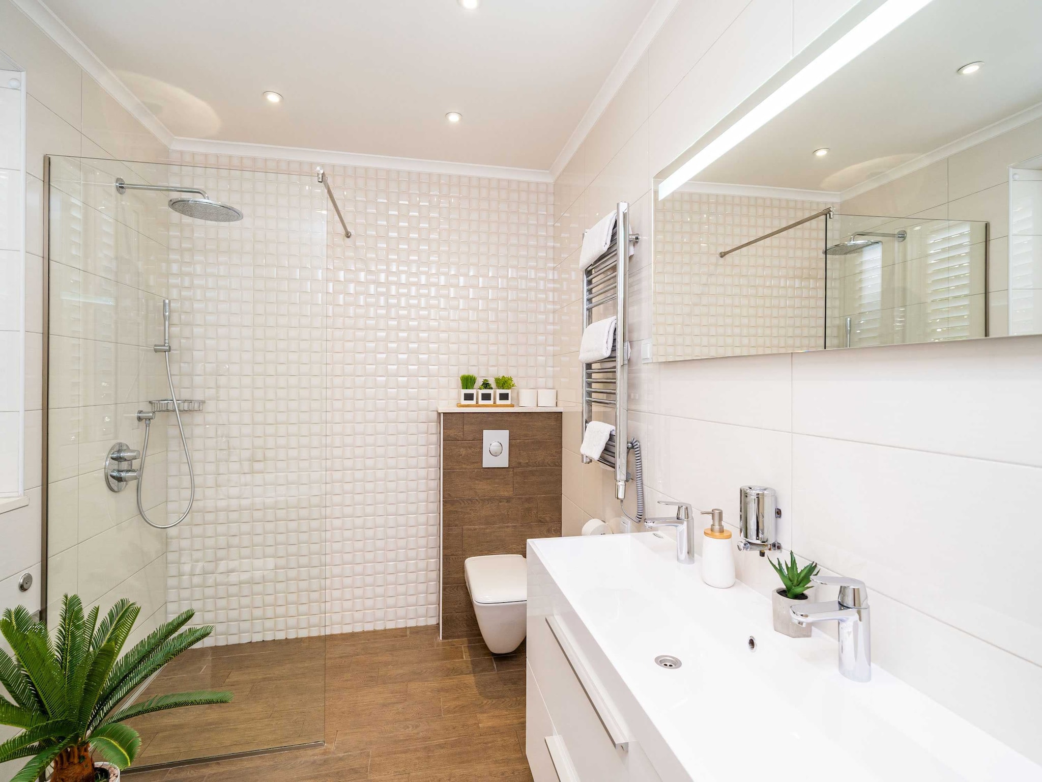   Holiday Home King - Four Bedroom House with Terrac