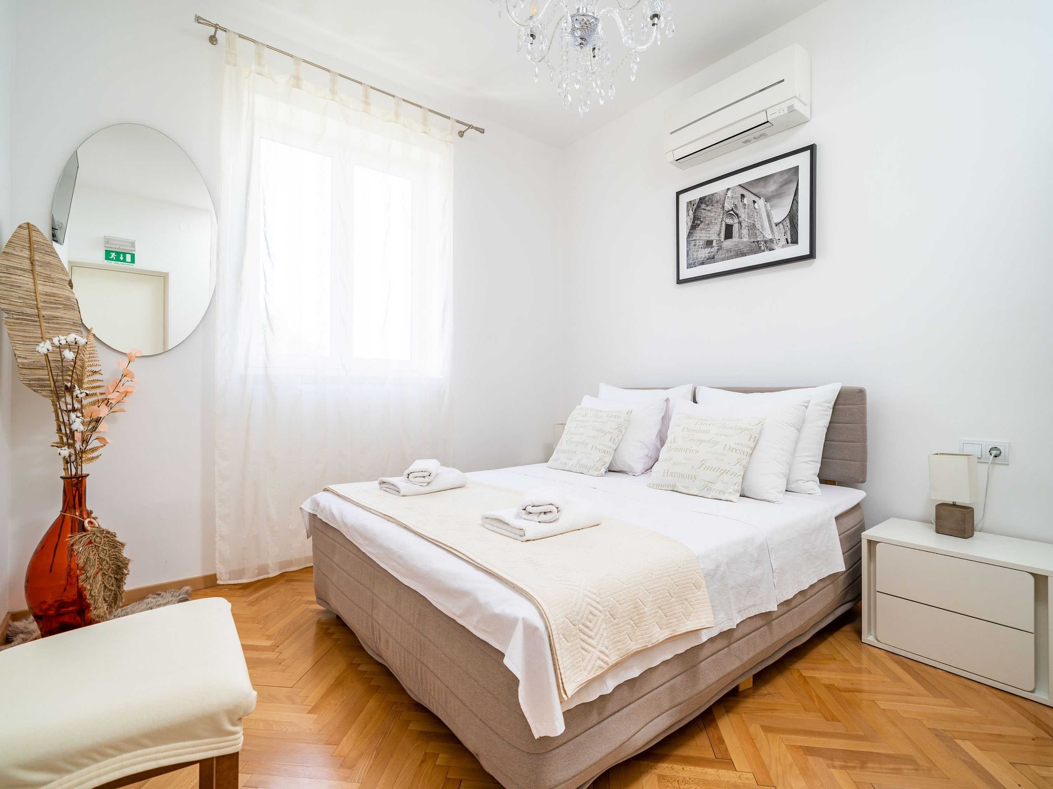   Holiday Home King - Four Bedroom House with Terrac