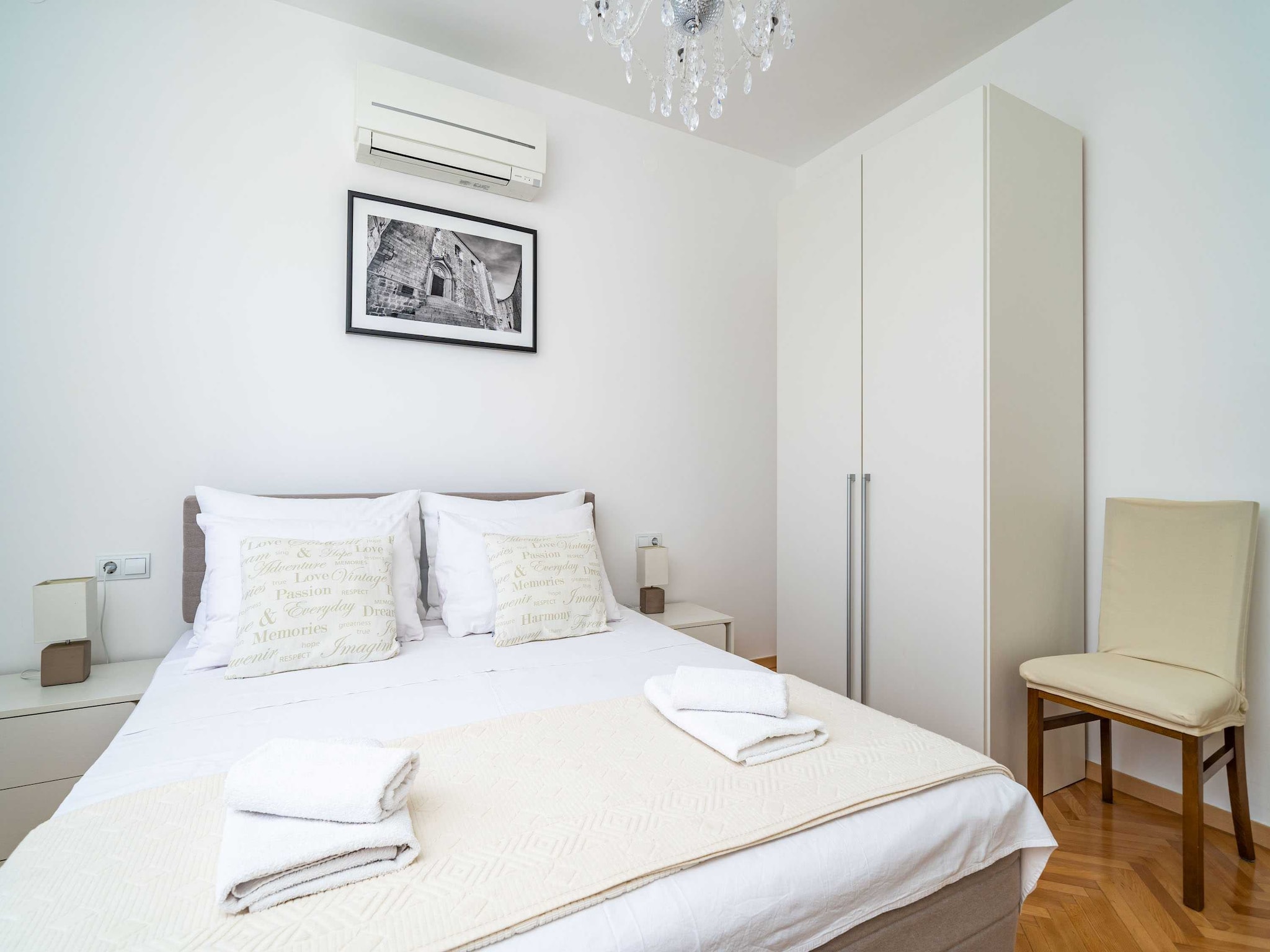   Holiday Home King - Four Bedroom House with Terrac