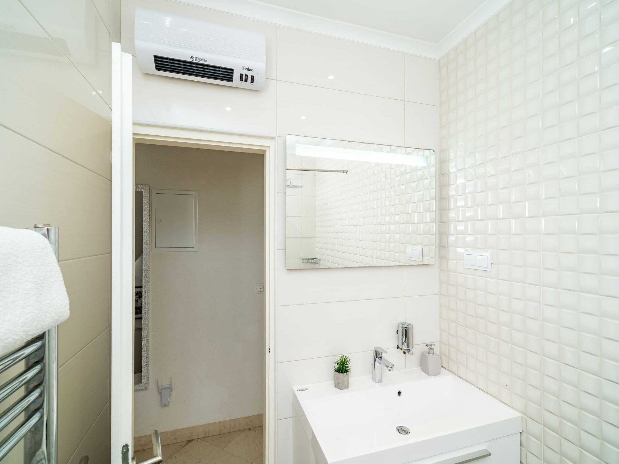   Holiday Home King - Four Bedroom House with Terrac