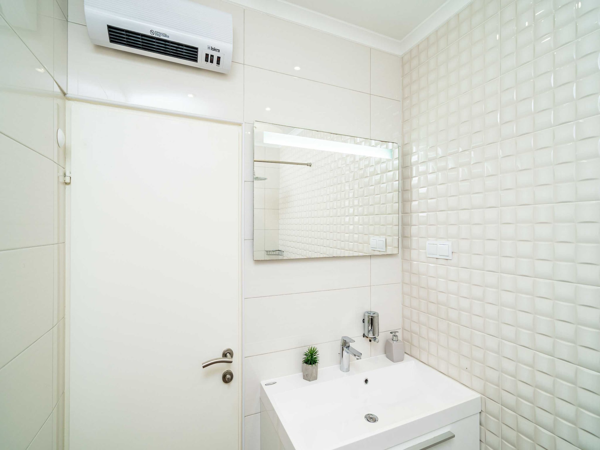   Holiday Home King - Four Bedroom House with Terrac