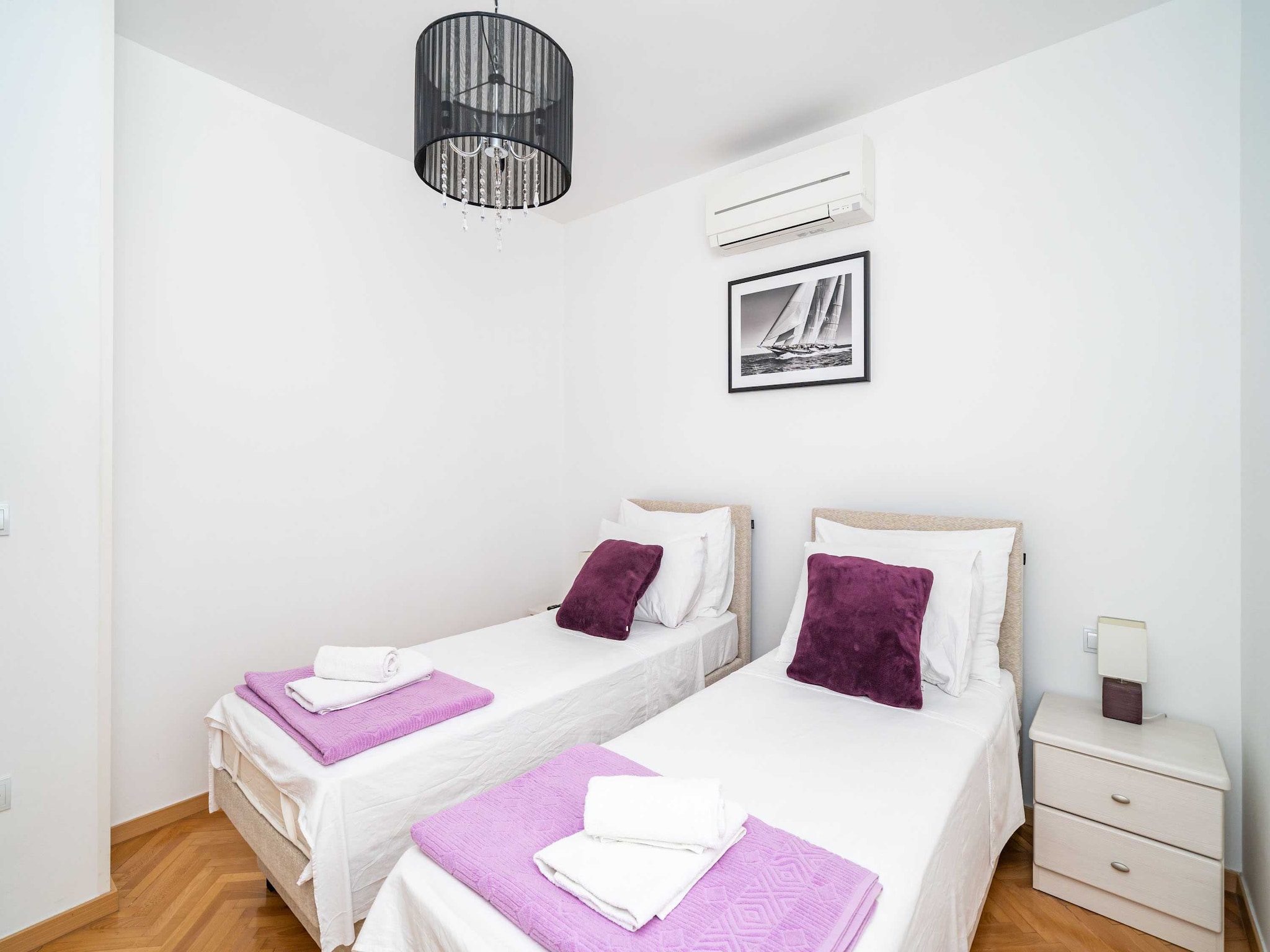   Holiday Home King - Four Bedroom House with Terrac