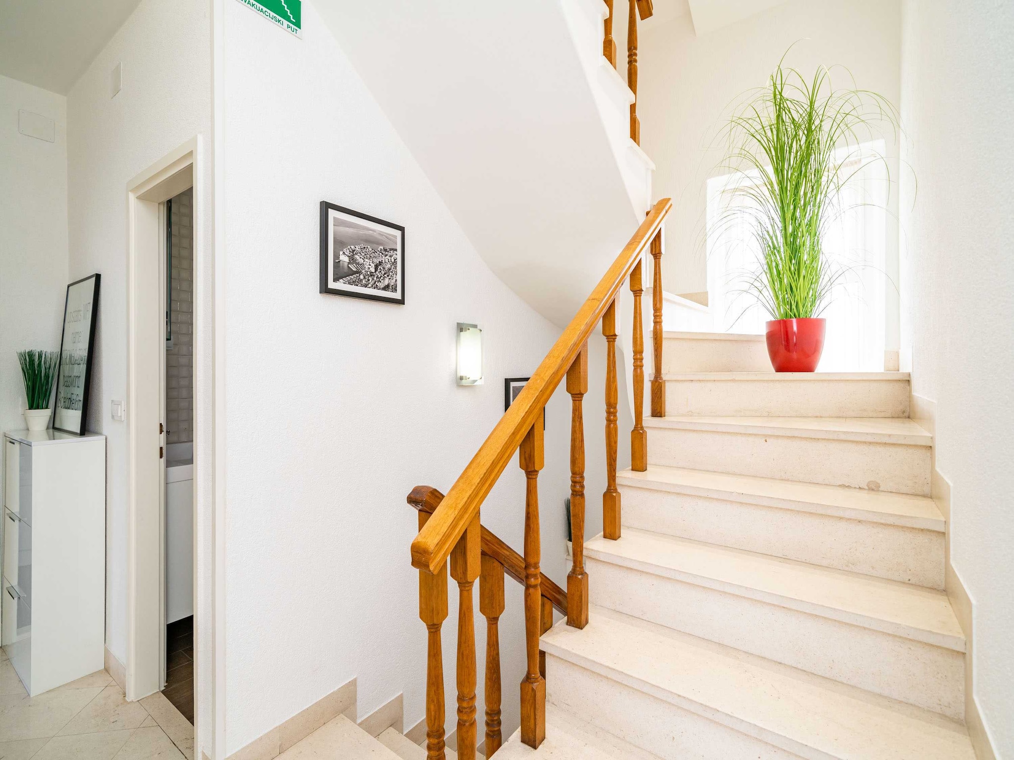   Holiday Home King - Four Bedroom House with Terrac