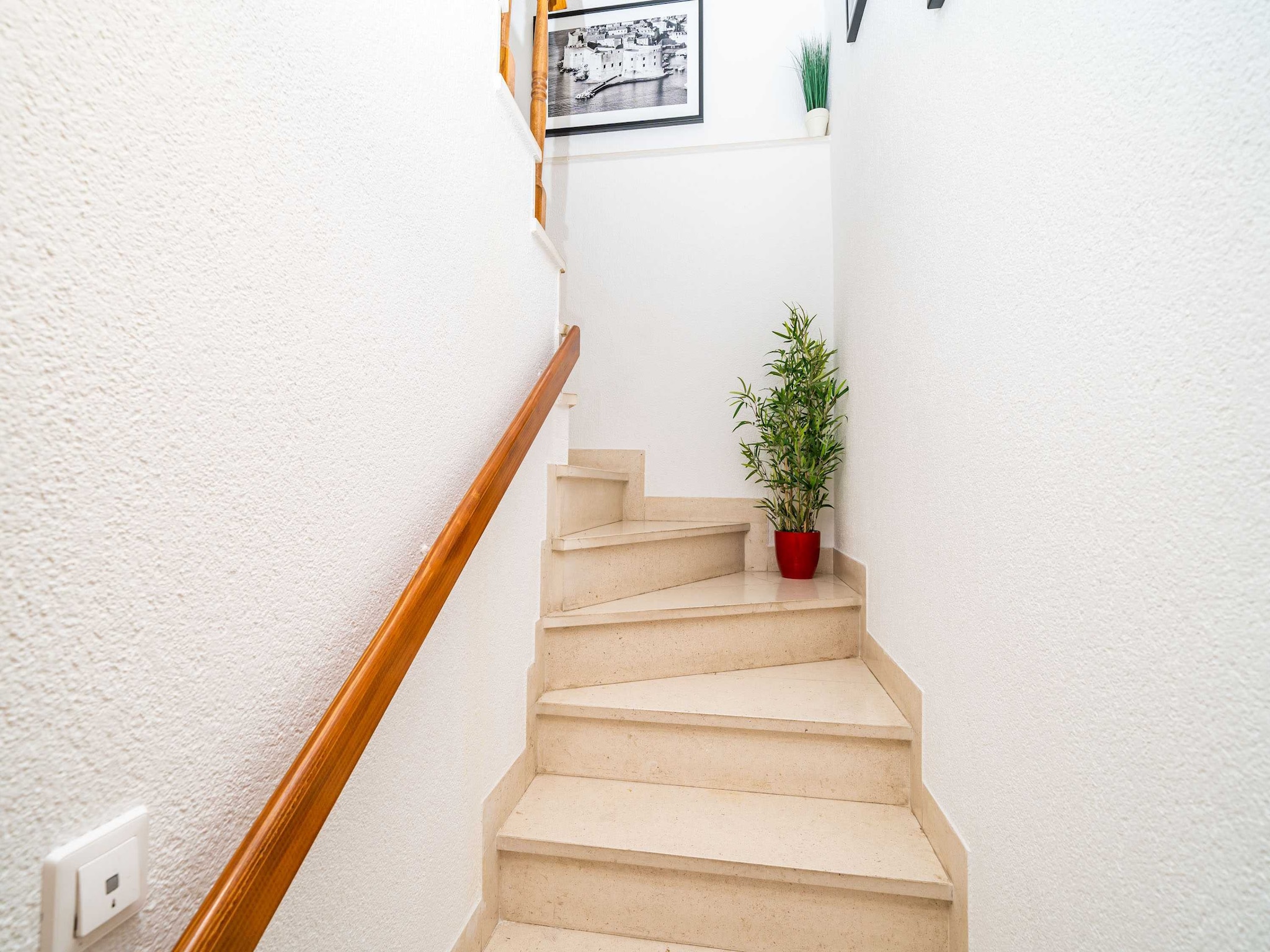   Holiday Home King - Four Bedroom House with Terrac