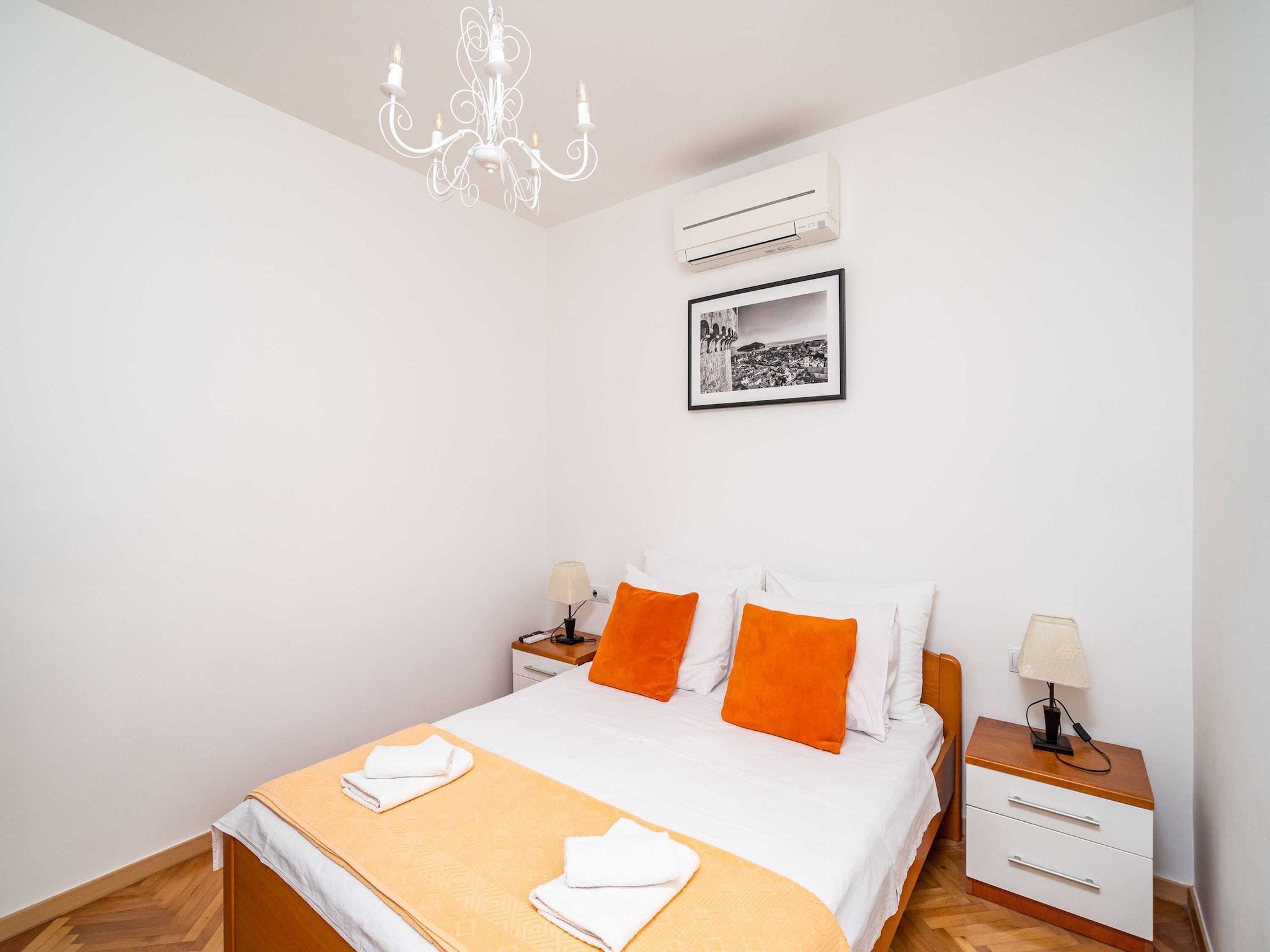   Holiday Home King - Four Bedroom House with Terrac
