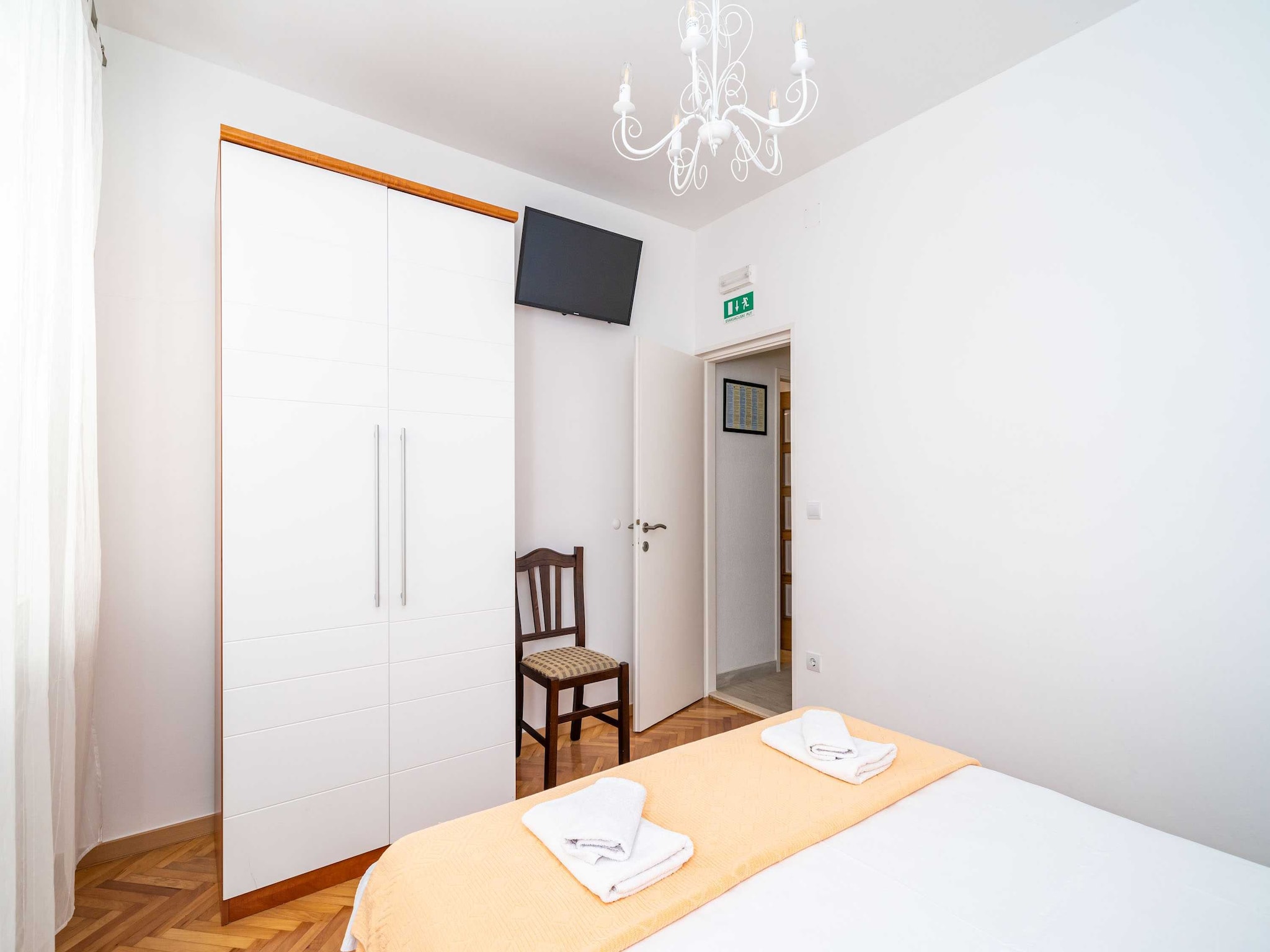   Holiday Home King - Four Bedroom House with Terrac