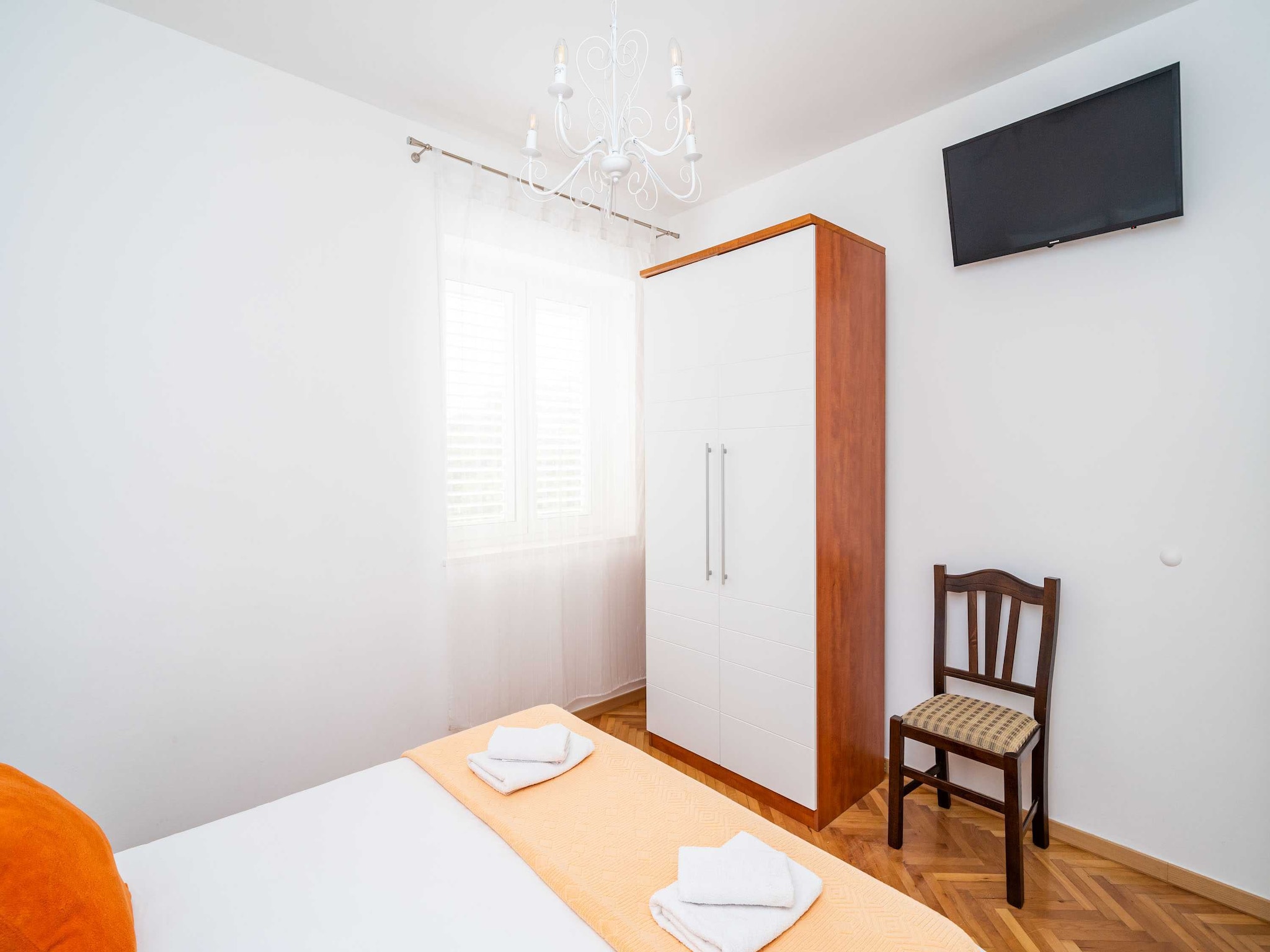   Holiday Home King - Four Bedroom House with Terrac