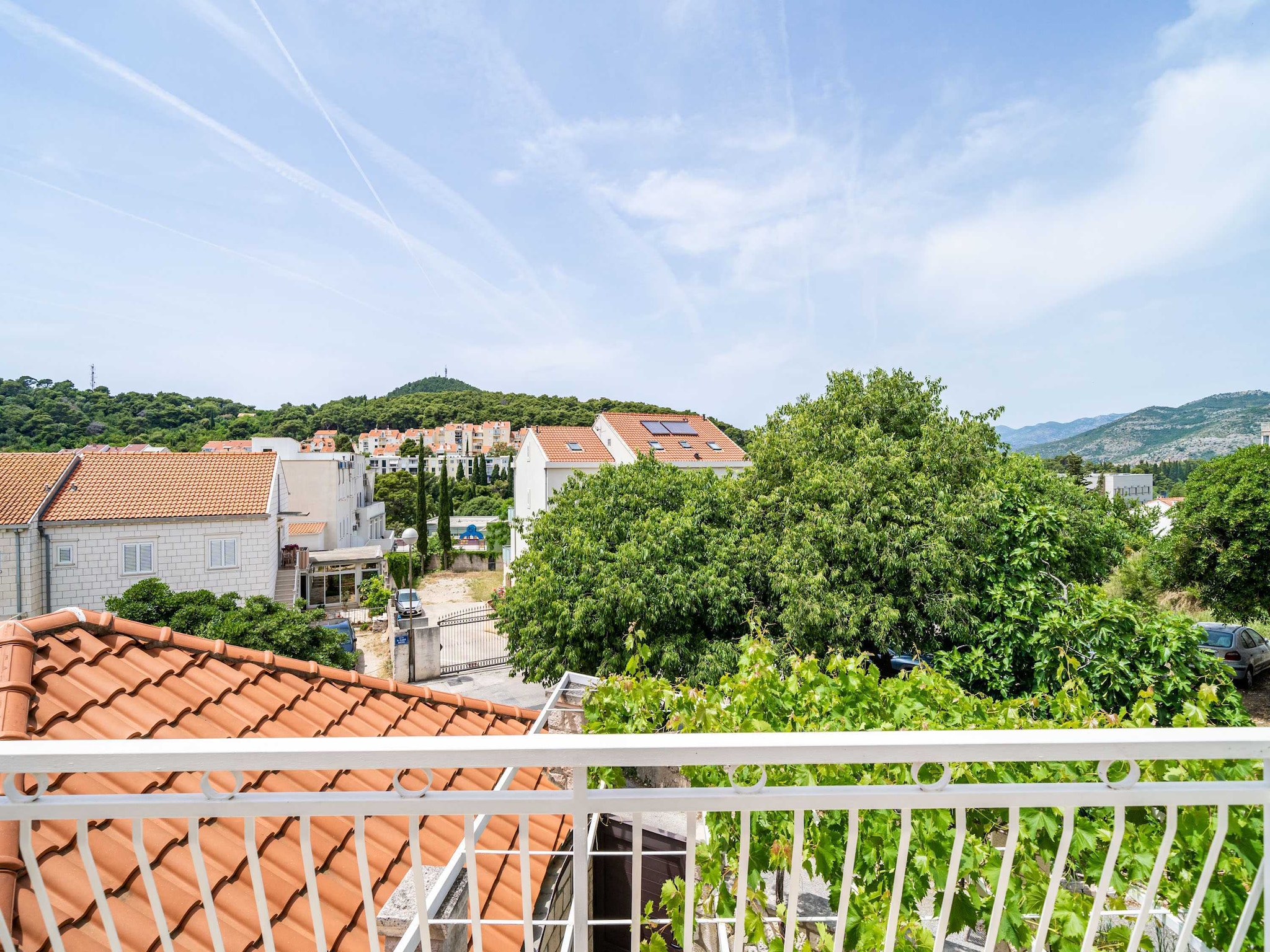   Holiday Home King - Four Bedroom House with Terrac