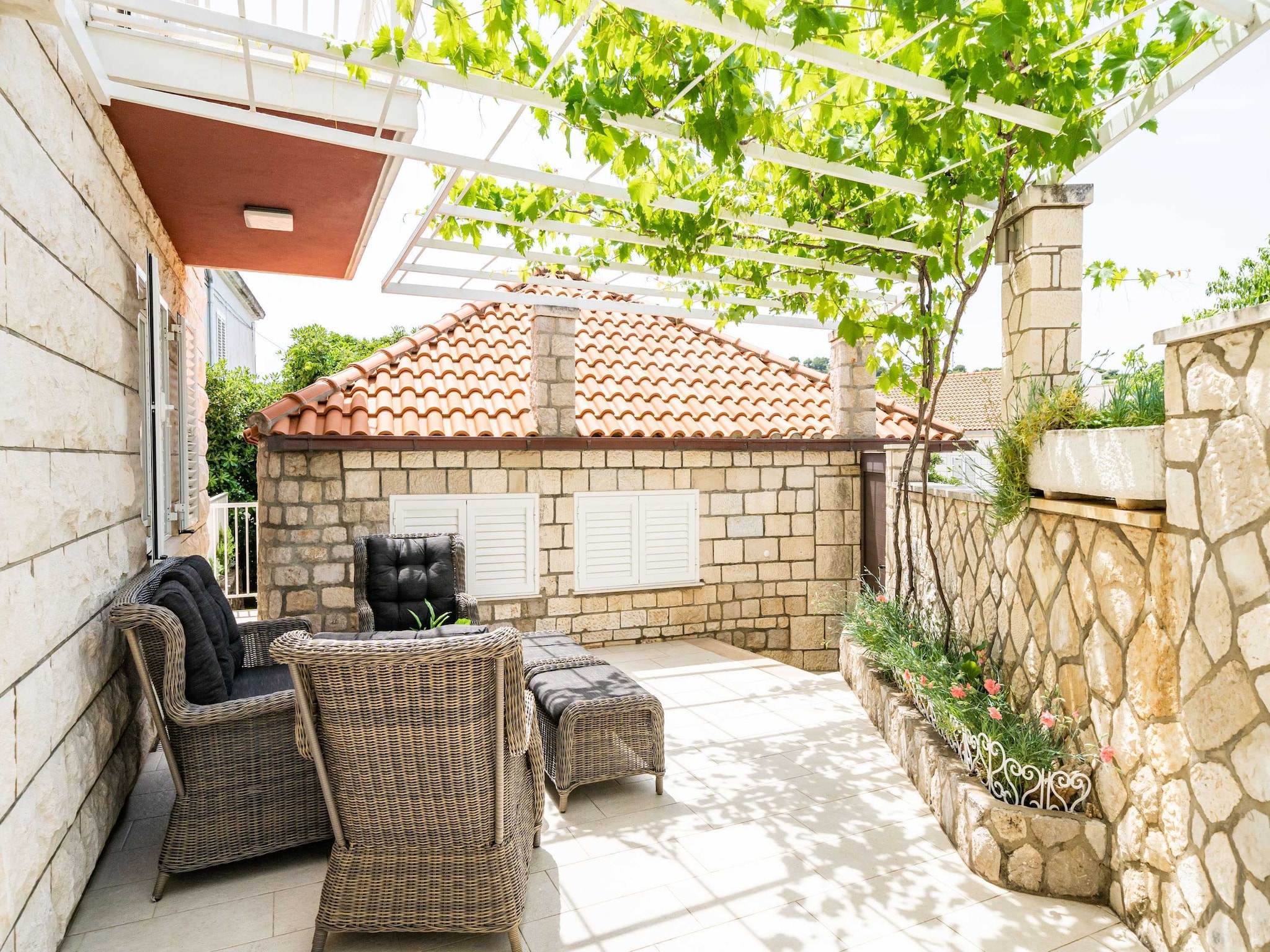   Holiday Home King - Four Bedroom House with Terrac