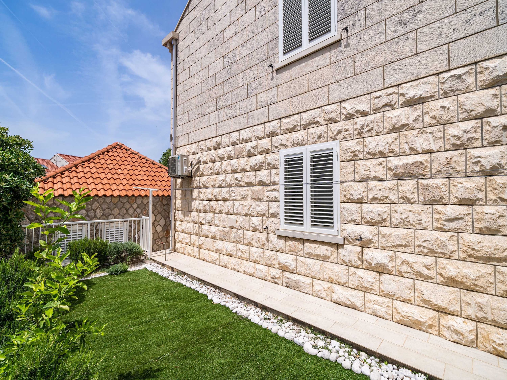   Holiday Home King - Four Bedroom House with Terrac