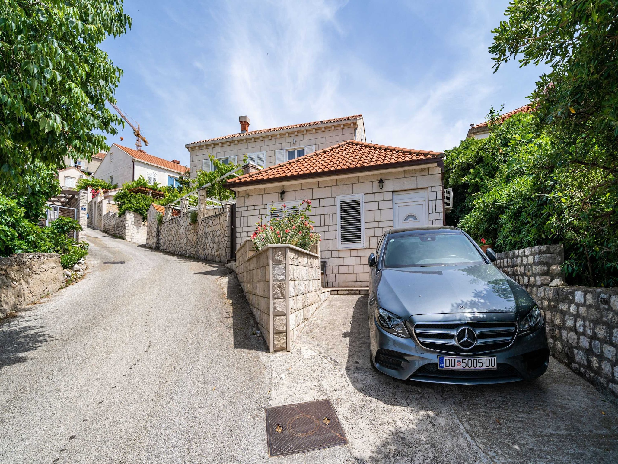   Holiday Home King - Four Bedroom House with Terrac