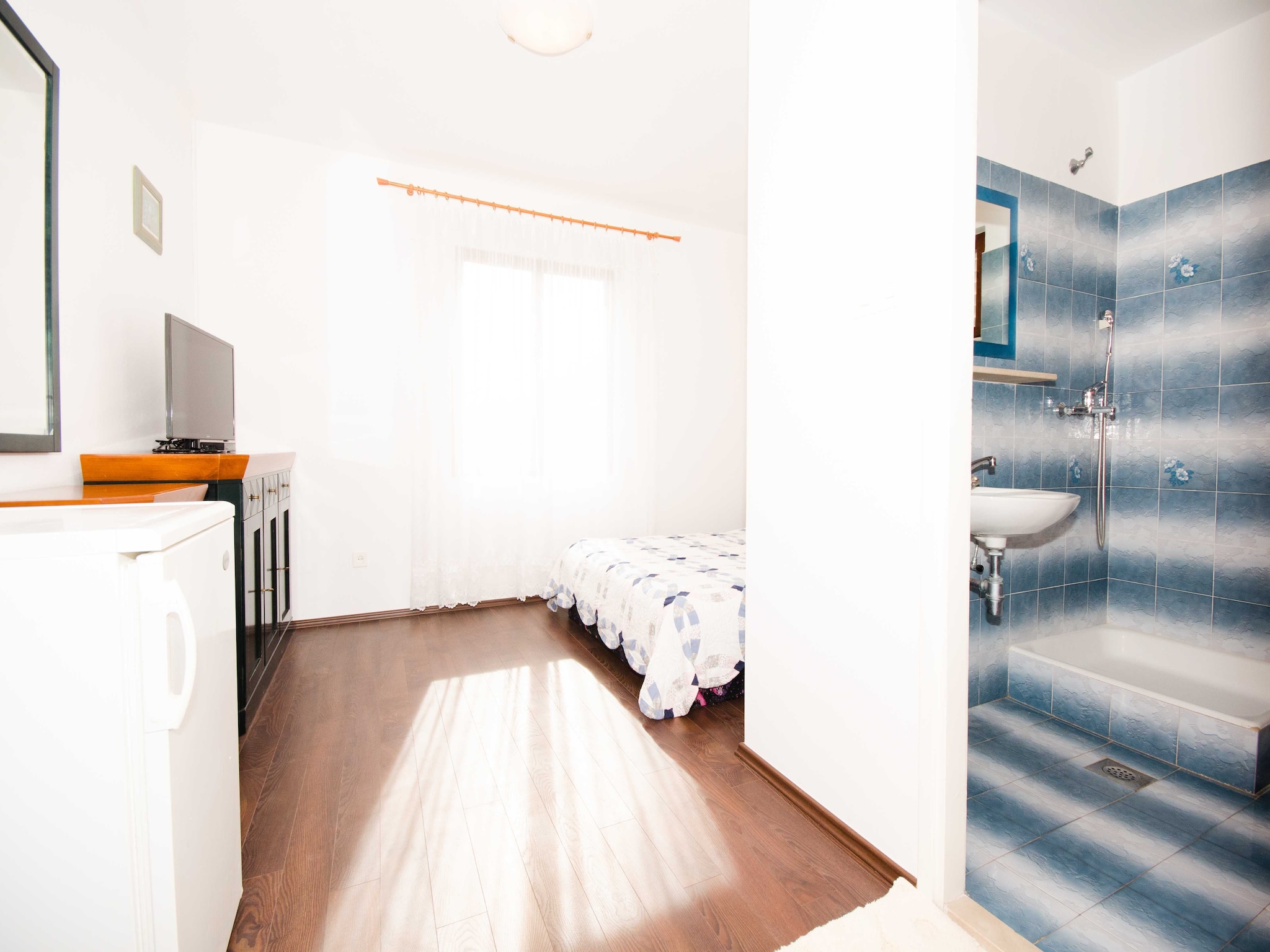 Apartmá Guest House Rooms Rose- Comfort Double Room with B