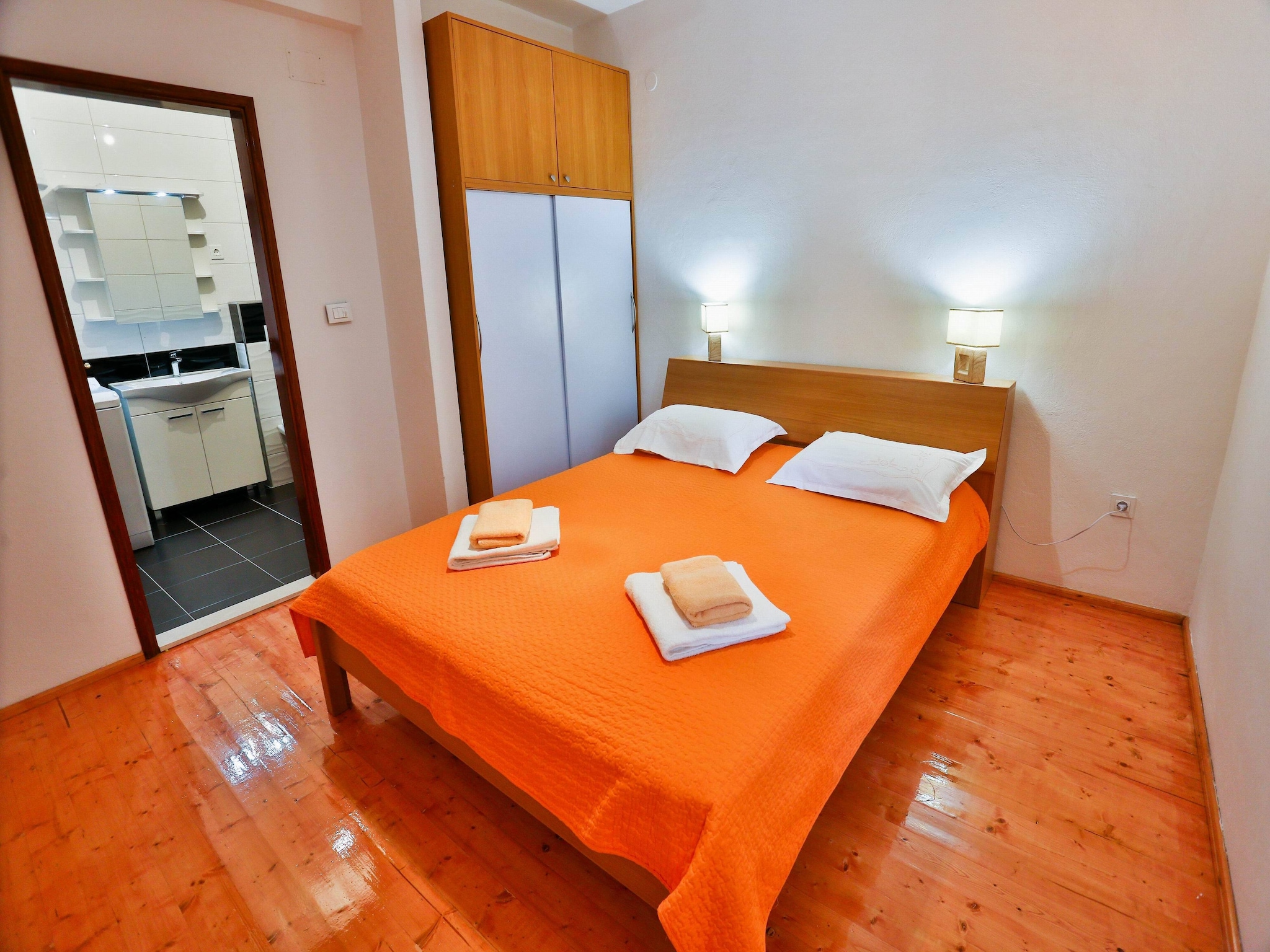 Apartmá Apartments Lenka - Two Bedroom Apartment with Gard