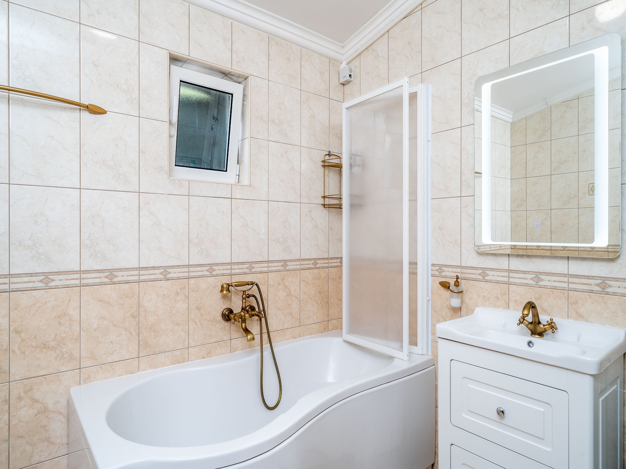 Dům Villa Adrian - Six Bedroom Villa with Swimming poo