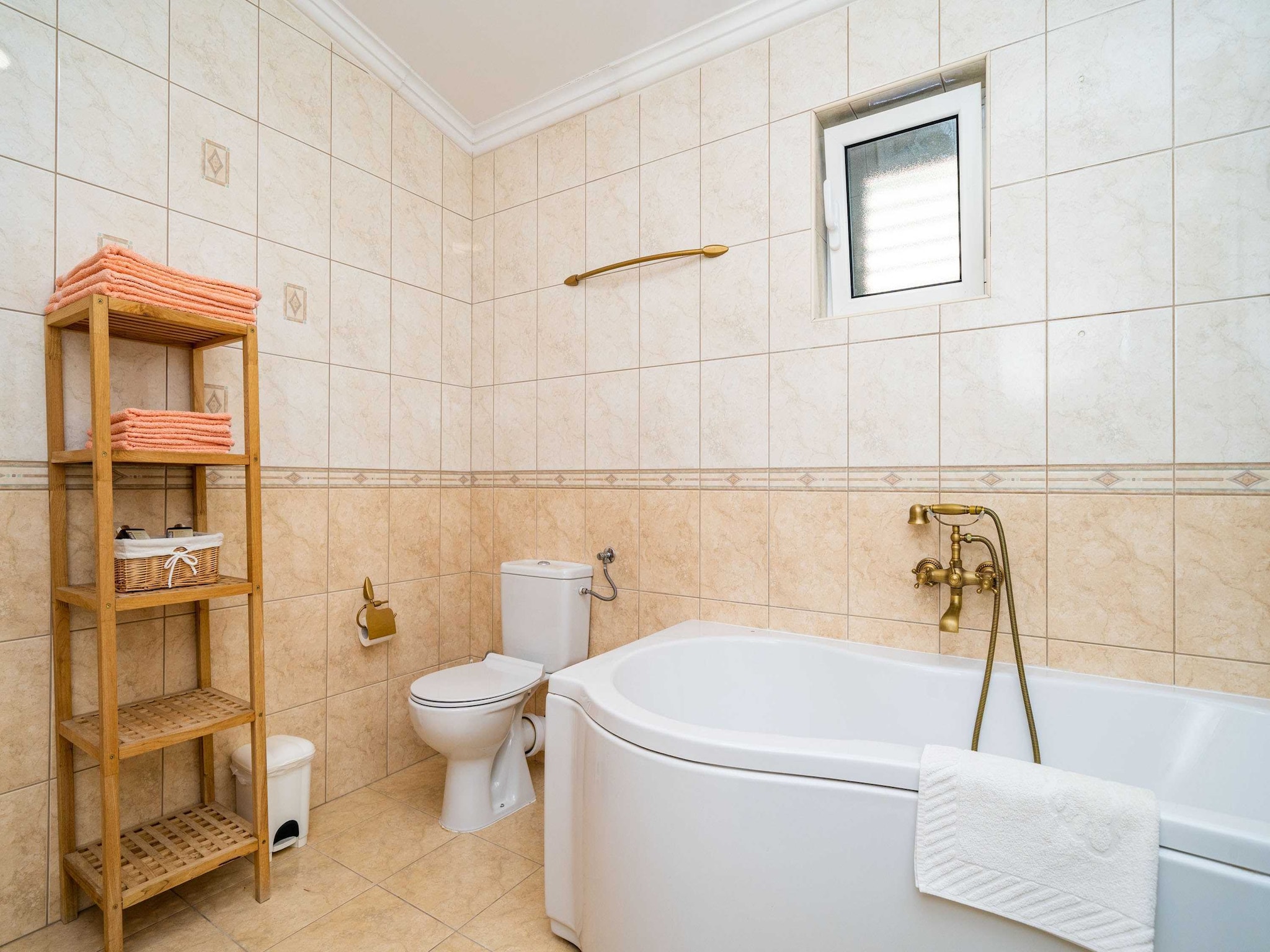 Dům Villa Adrian - Six Bedroom Villa with Swimming poo
