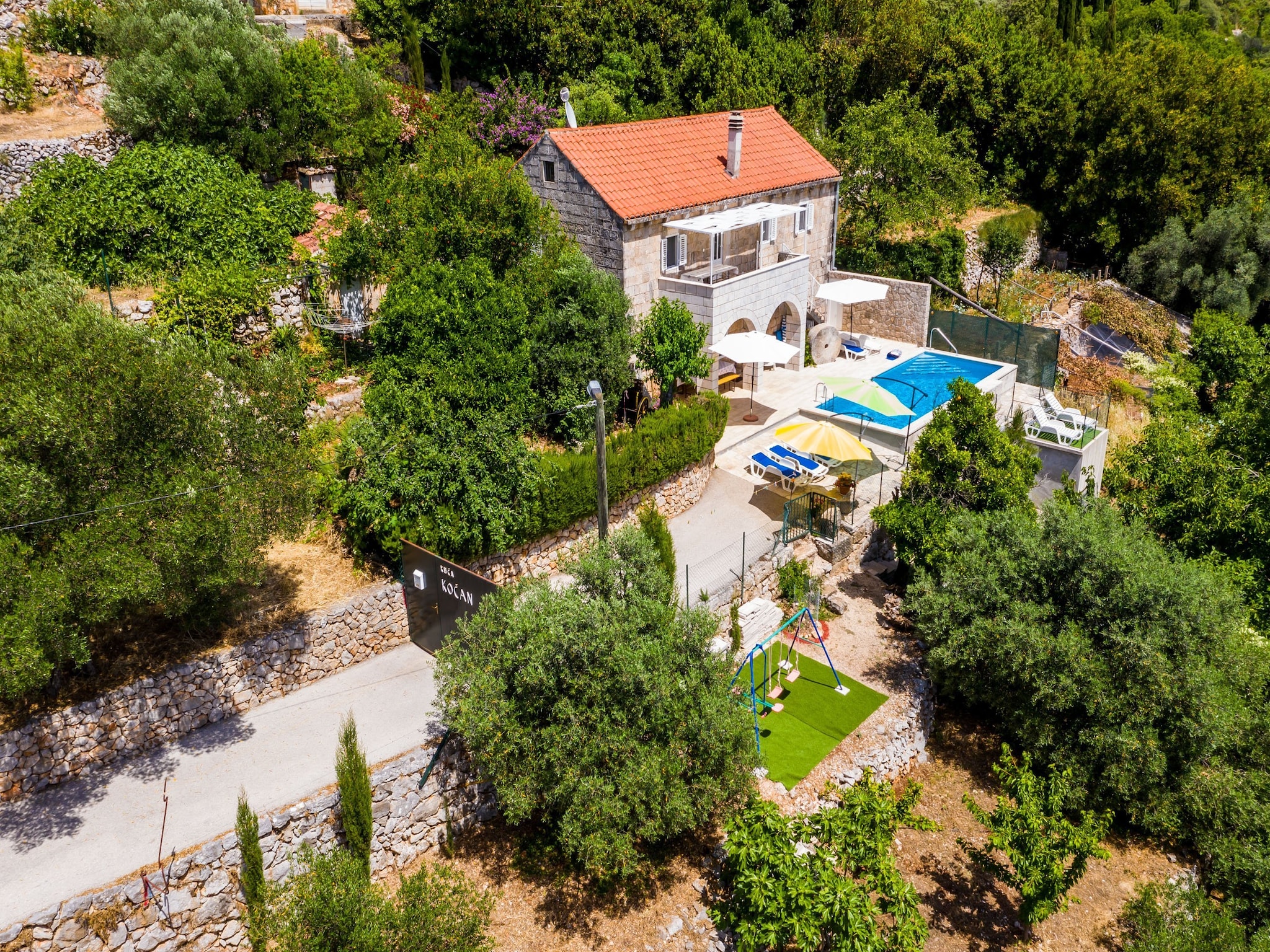   House Kočan-Four Bedroom Villa with Terrace a