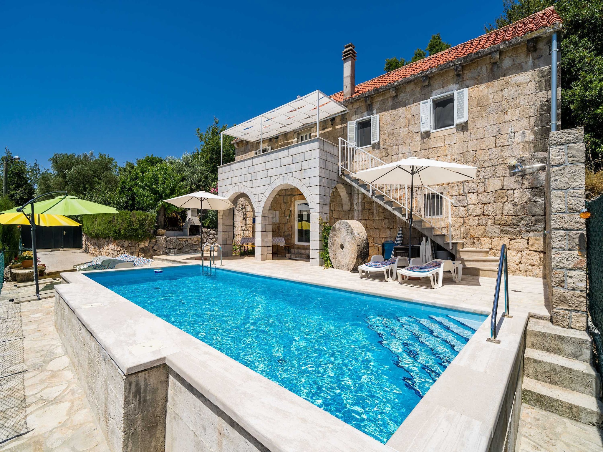   House Kočan-Four Bedroom Villa with Terrace a