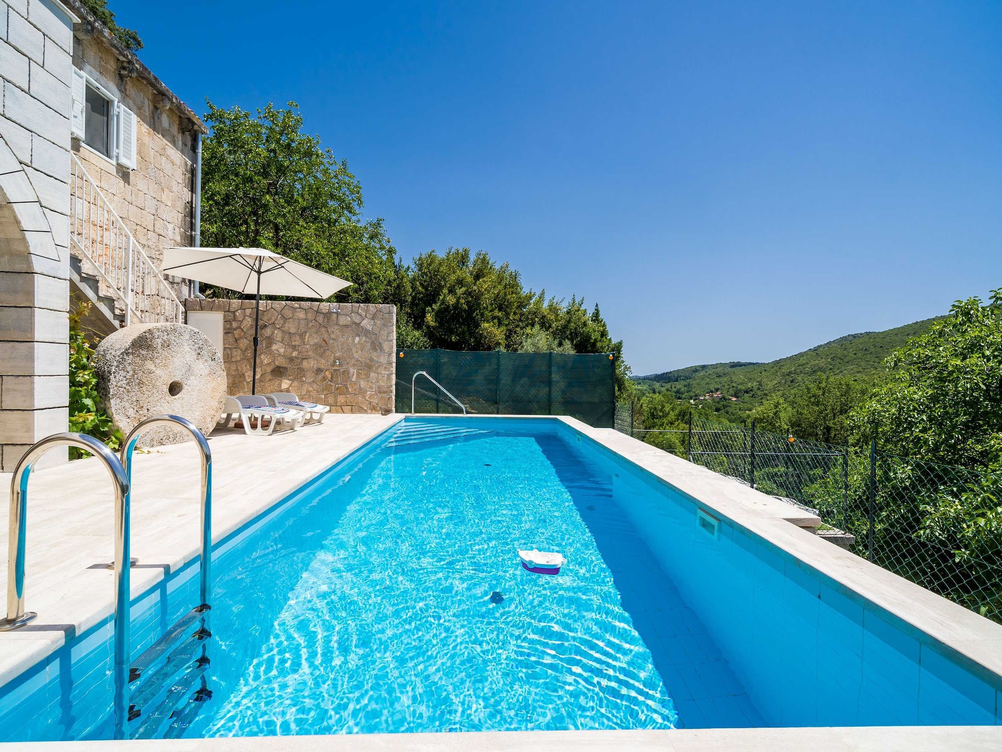   House Kočan-Four Bedroom Villa with Terrace a