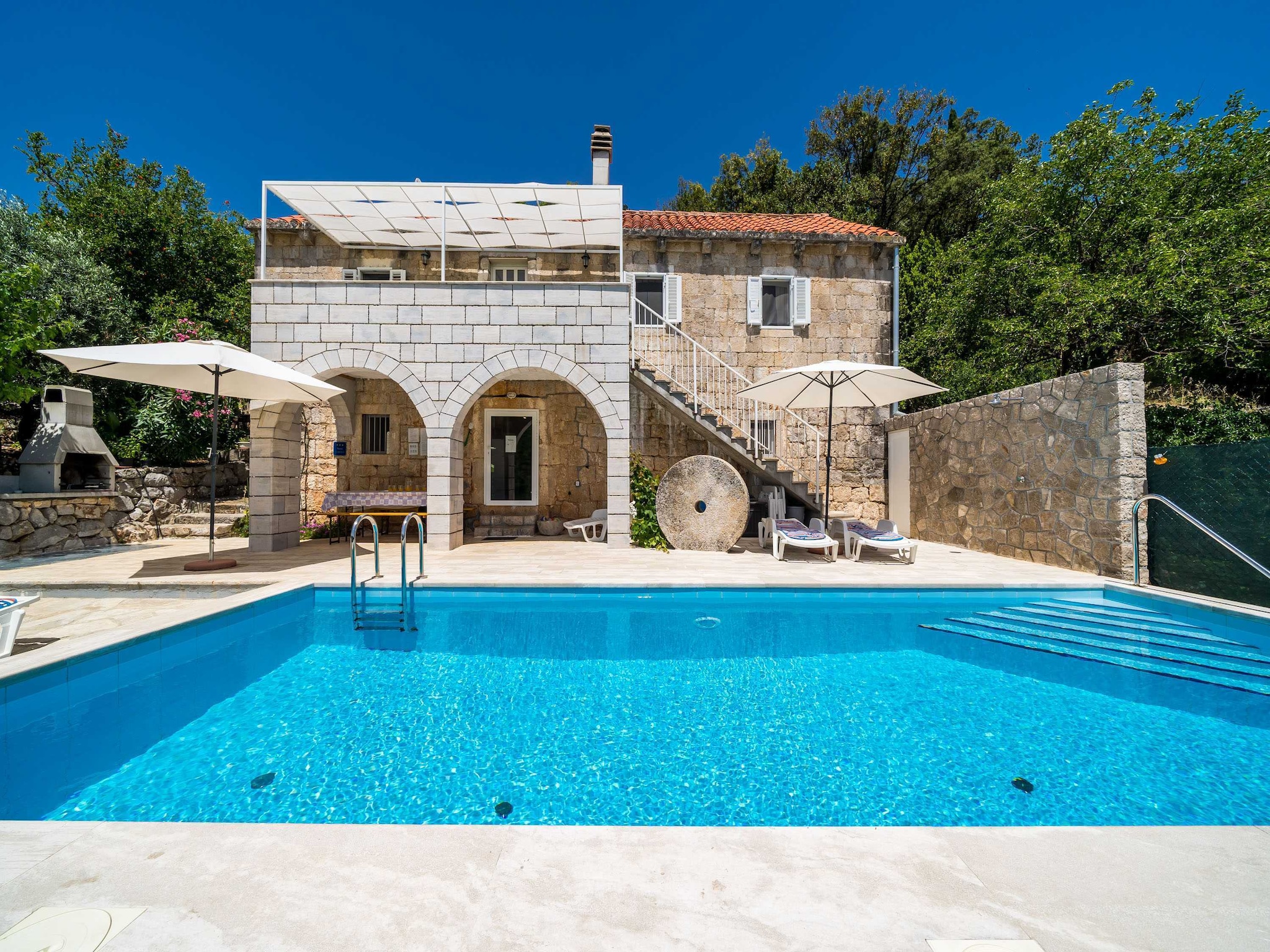   House Kočan-Four Bedroom Villa with Terrace a