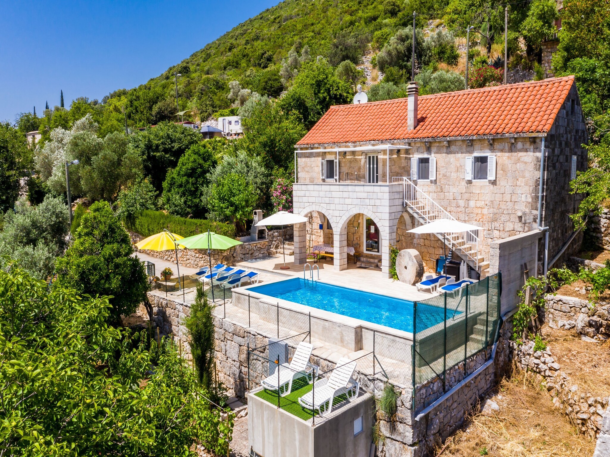   House Kočan-Four Bedroom Villa with Terrace a