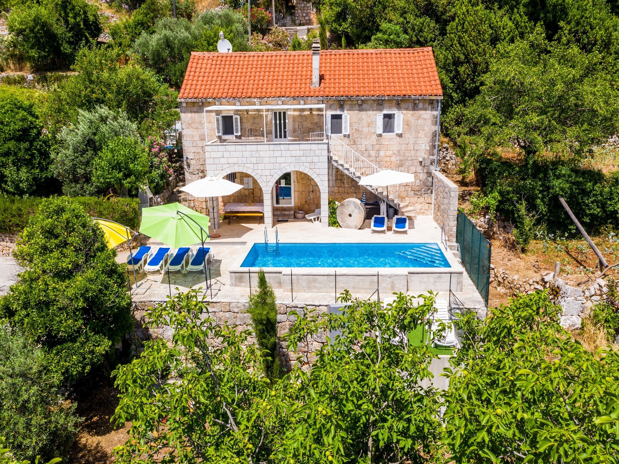   House Kočan-Four Bedroom Villa with Terrace a