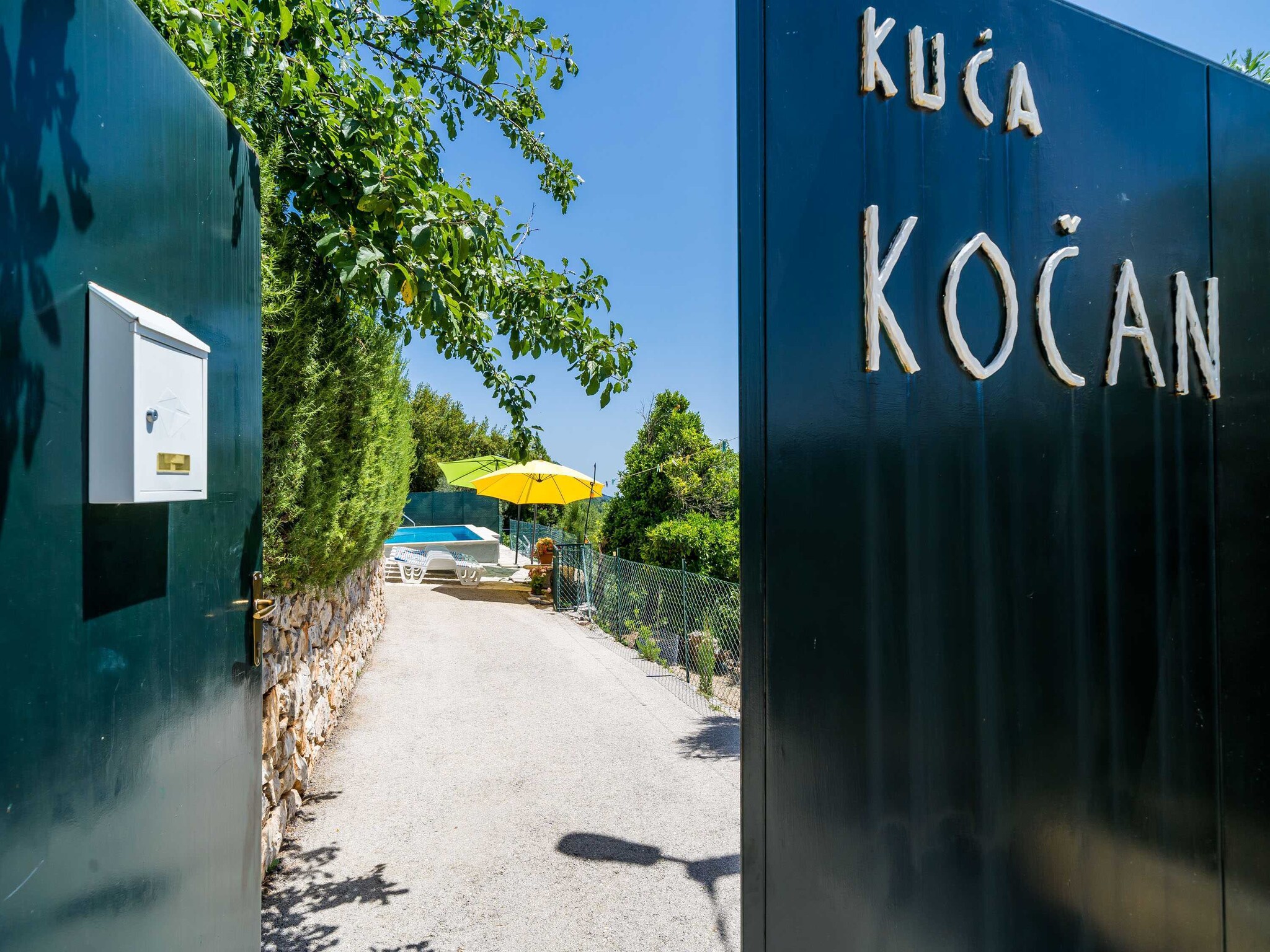  House Kočan-Four Bedroom Villa with Terrace a