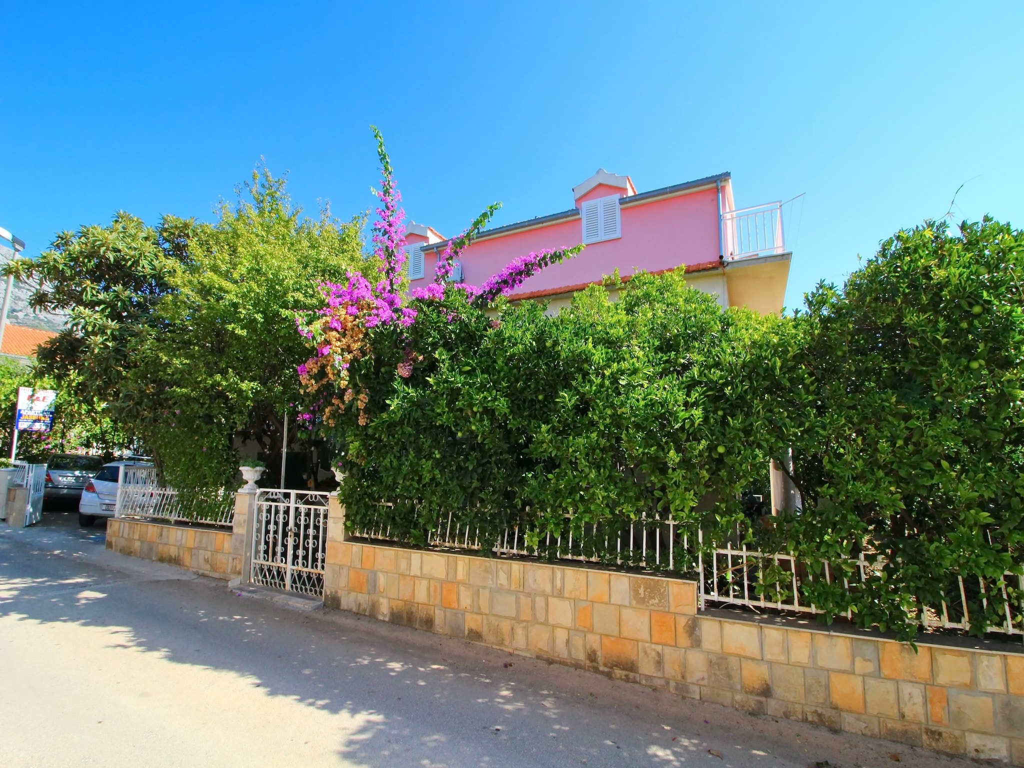 Apartmá Apartment Domestic - Three Bedroom Apartment with